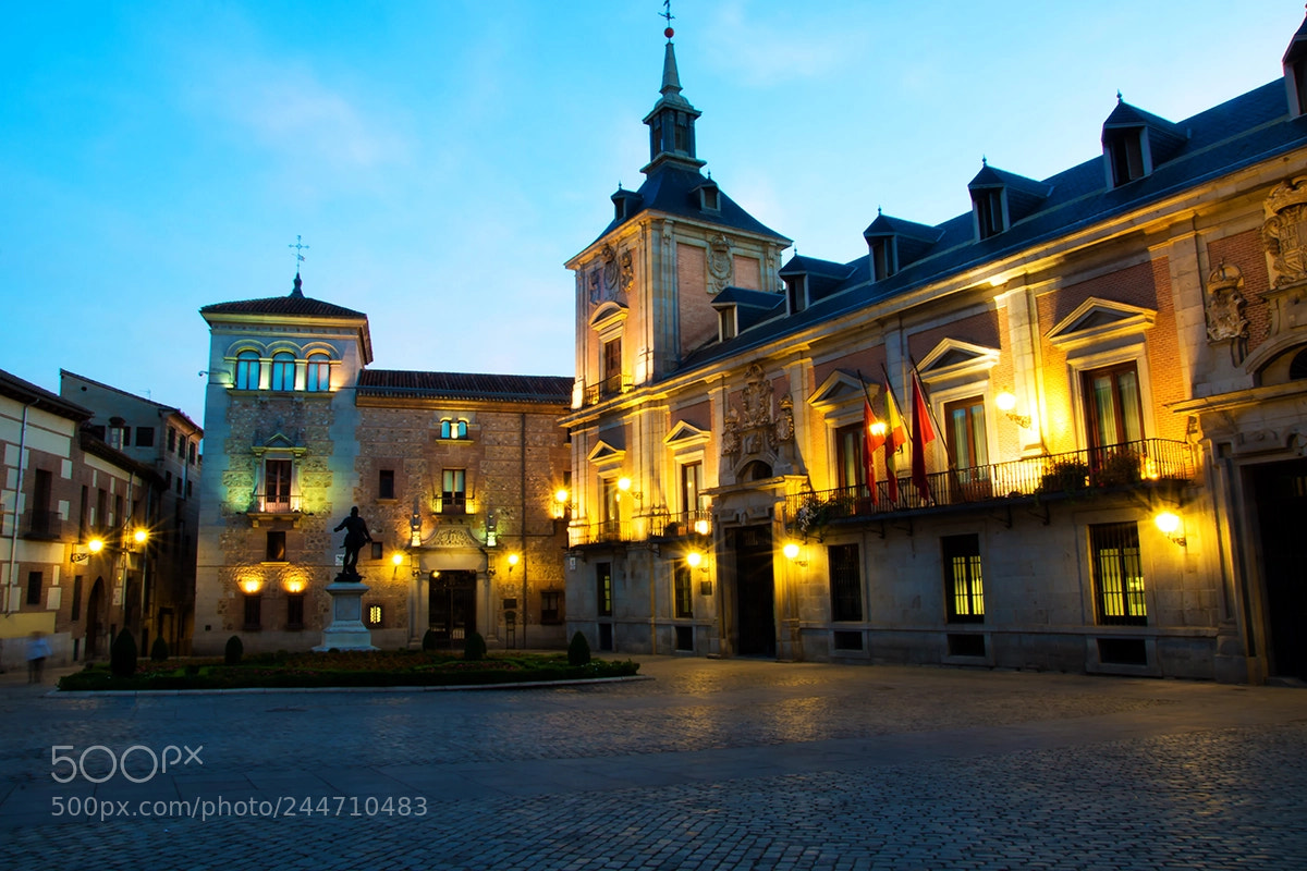 Sony SLT-A77 sample photo. La plaza photography
