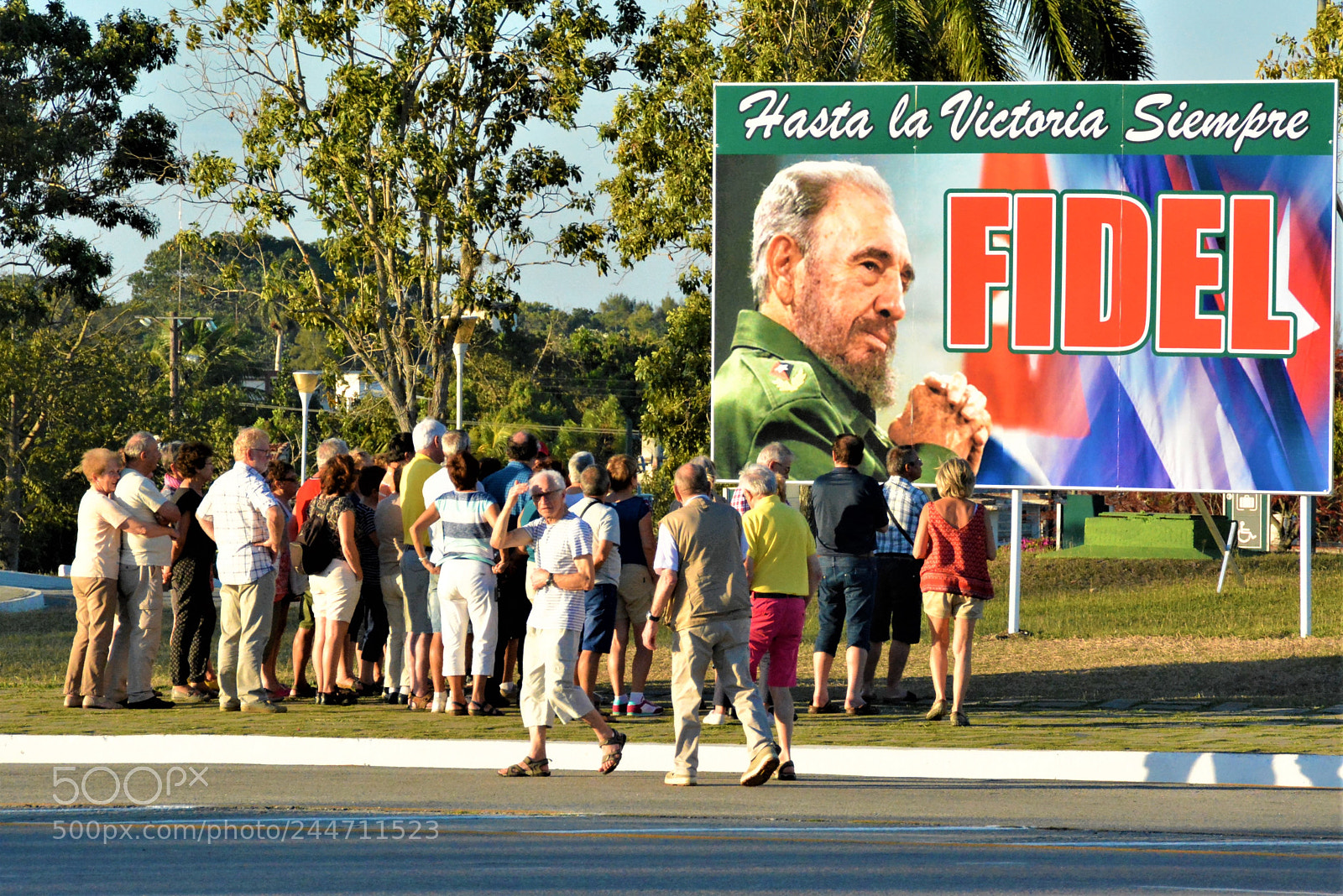 Nikon D7100 sample photo. Cuba. living in old photography