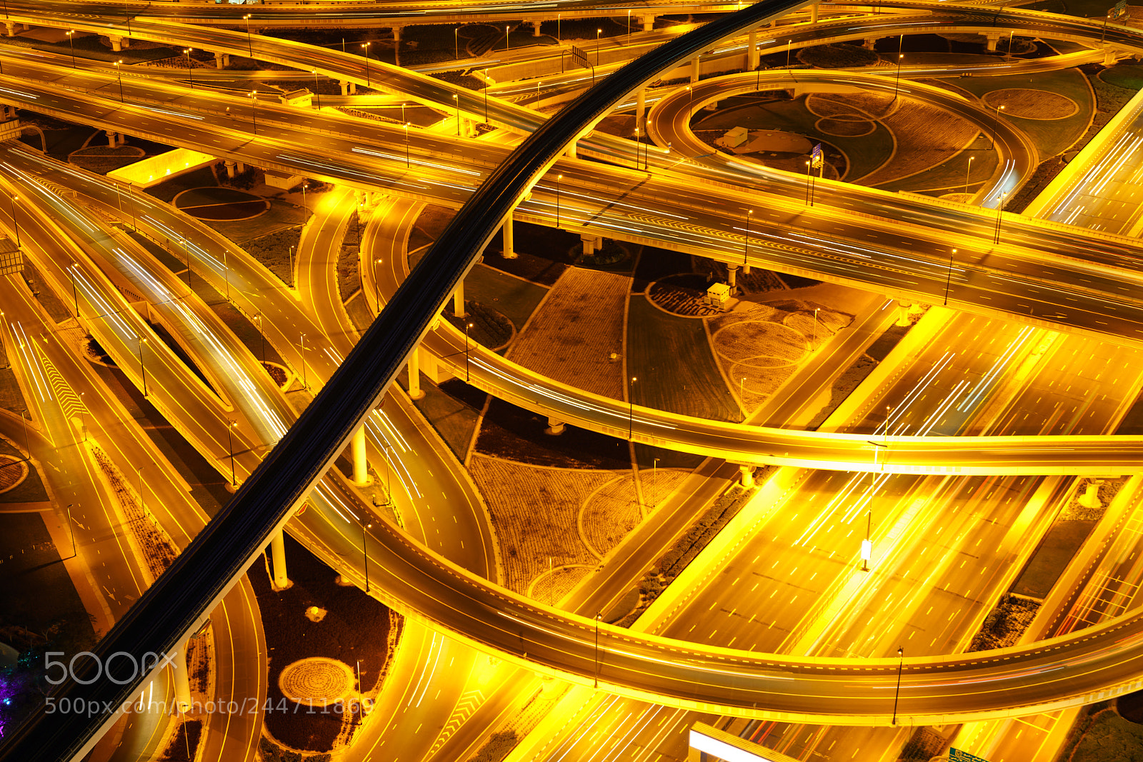 Sony a7R III sample photo. Streets in yellow (dubai 2018) photography