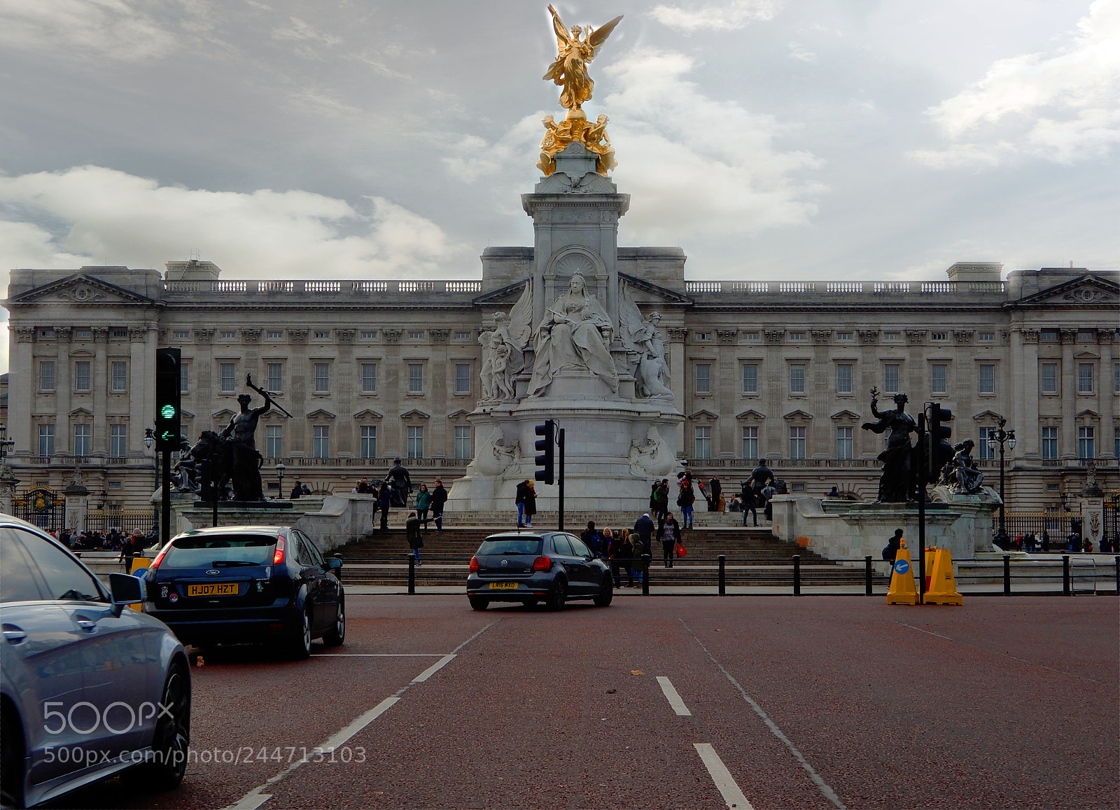 Nikon Coolpix A900 sample photo. Buckingham palace photography