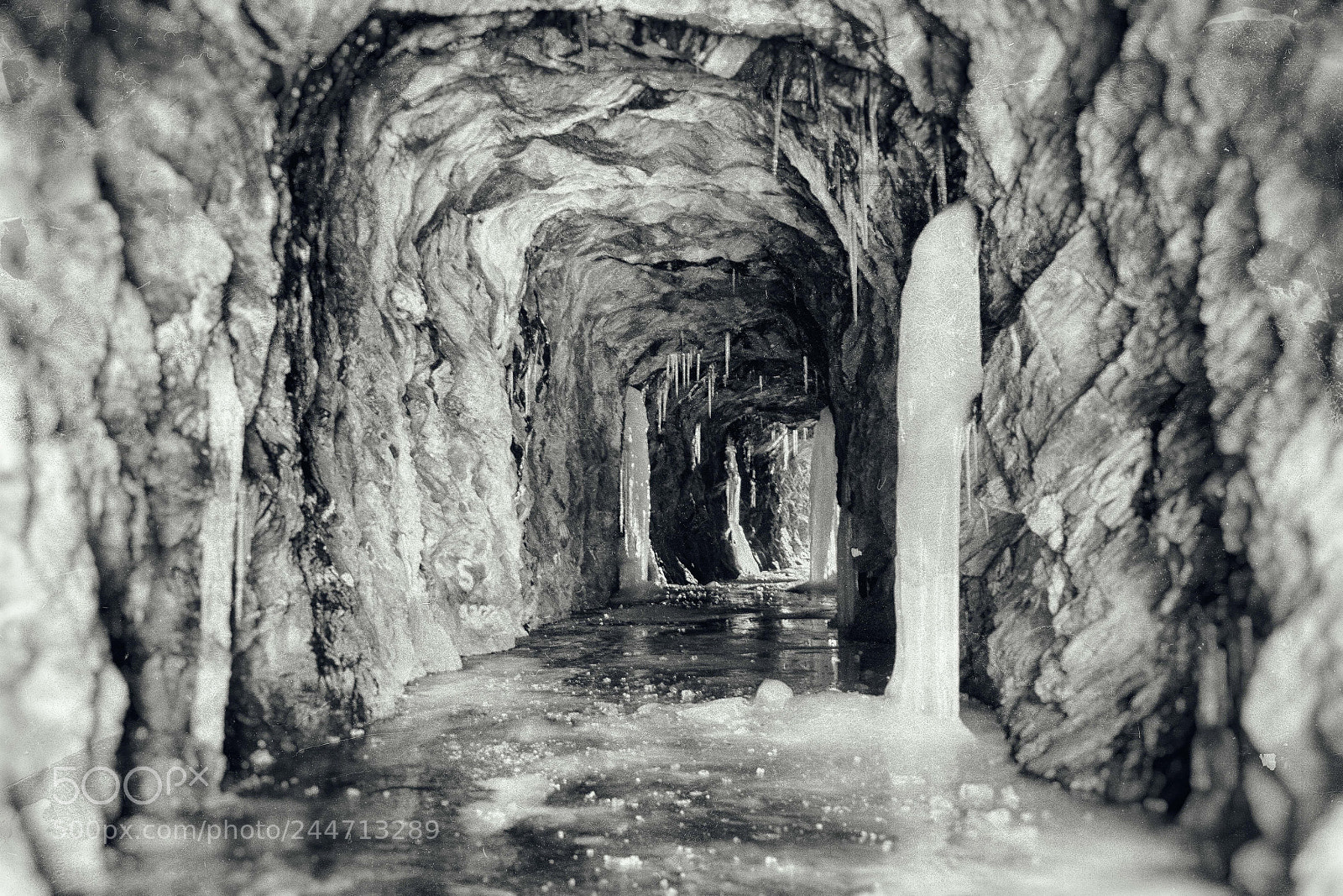 Nikon D7200 sample photo. Dark icy tunnels photography