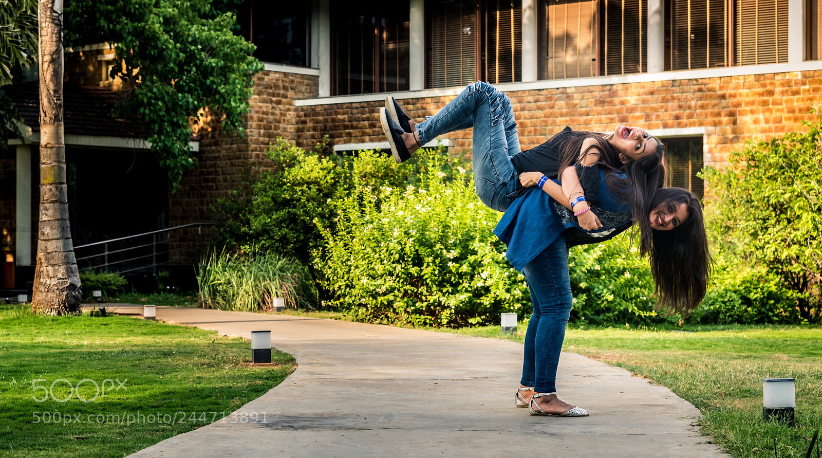 Nikon D810 sample photo. Gesture of happiness and photography