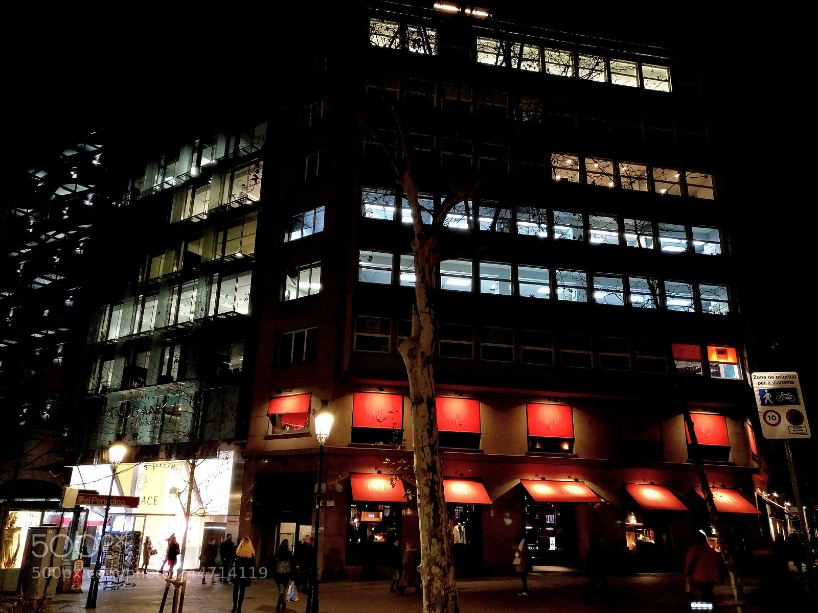HUAWEI nova plus sample photo. M.g. light night photography