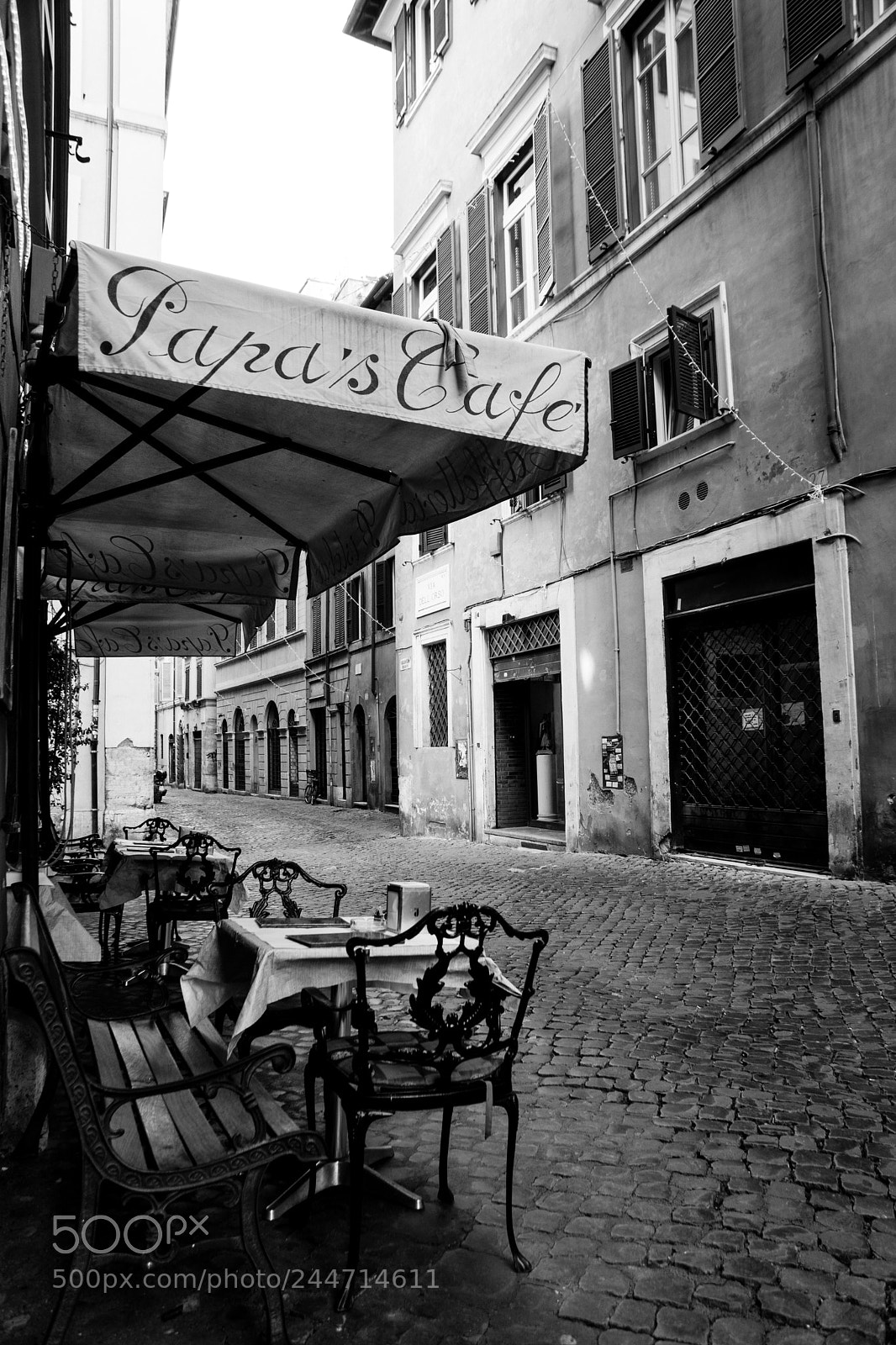 Sony a6300 sample photo. Empty cafe in rome photography