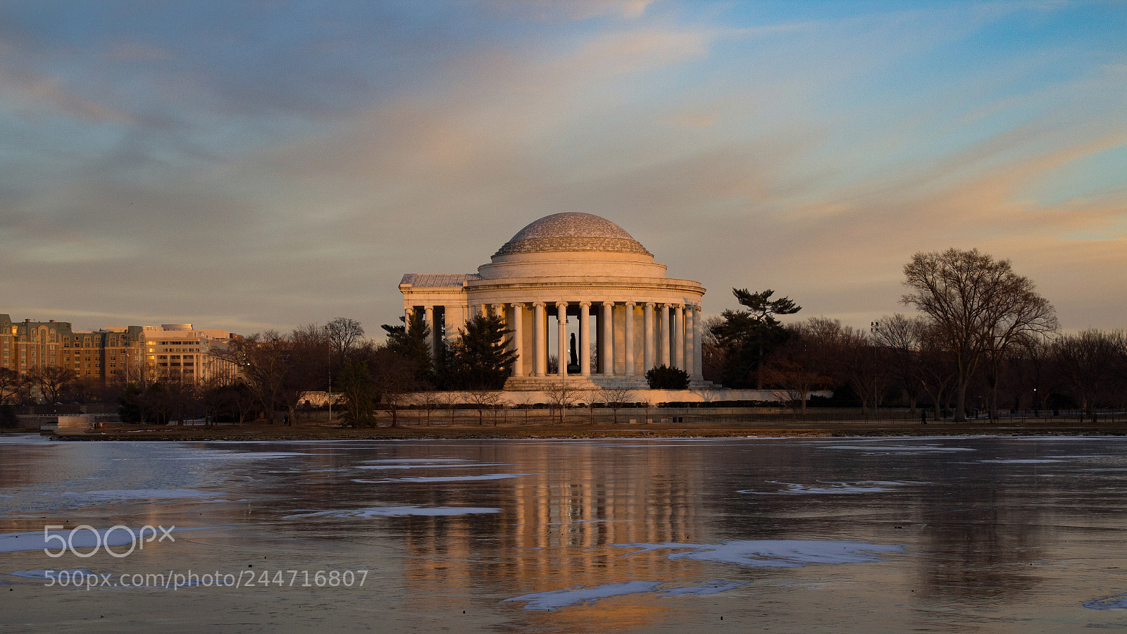 Canon EOS 600D (Rebel EOS T3i / EOS Kiss X5) sample photo. Jefferson memorial and frozen photography