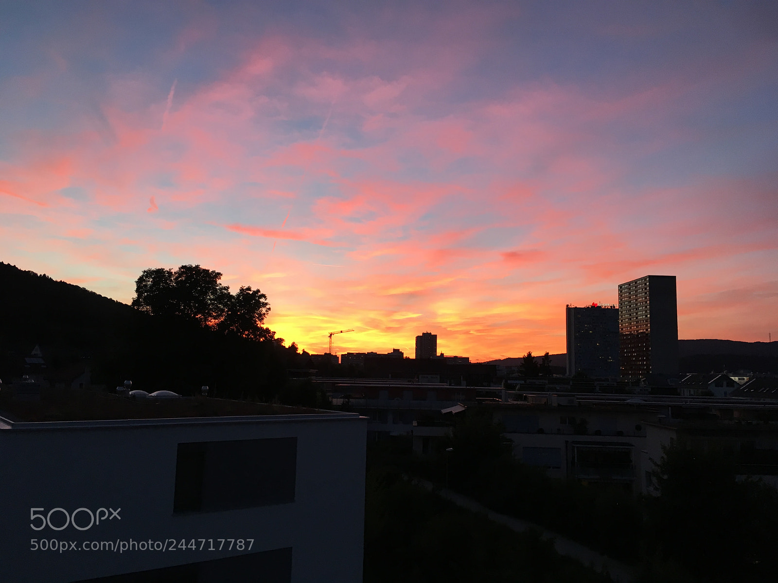 Apple iPhone SE sample photo. Sunset in spreitenbach photography