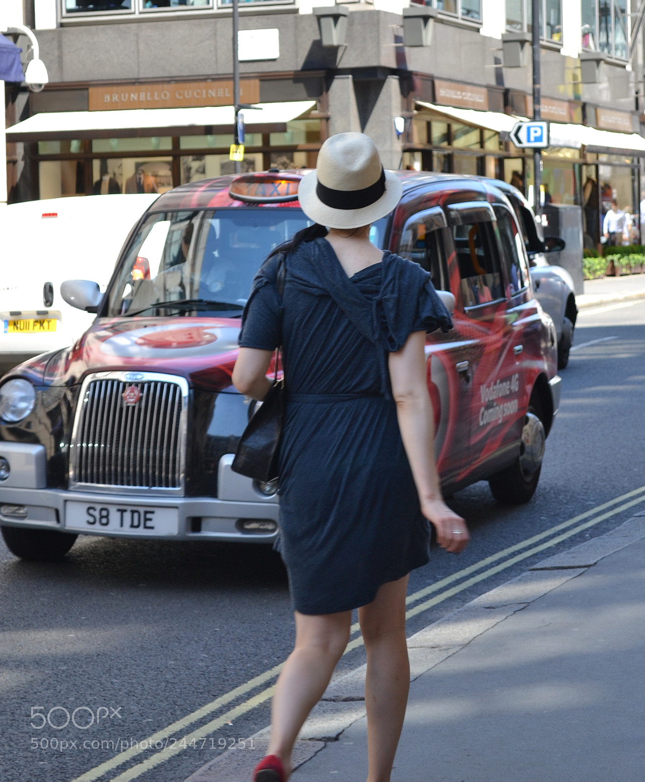 Nikon D3100 sample photo. Streets of london, people photography