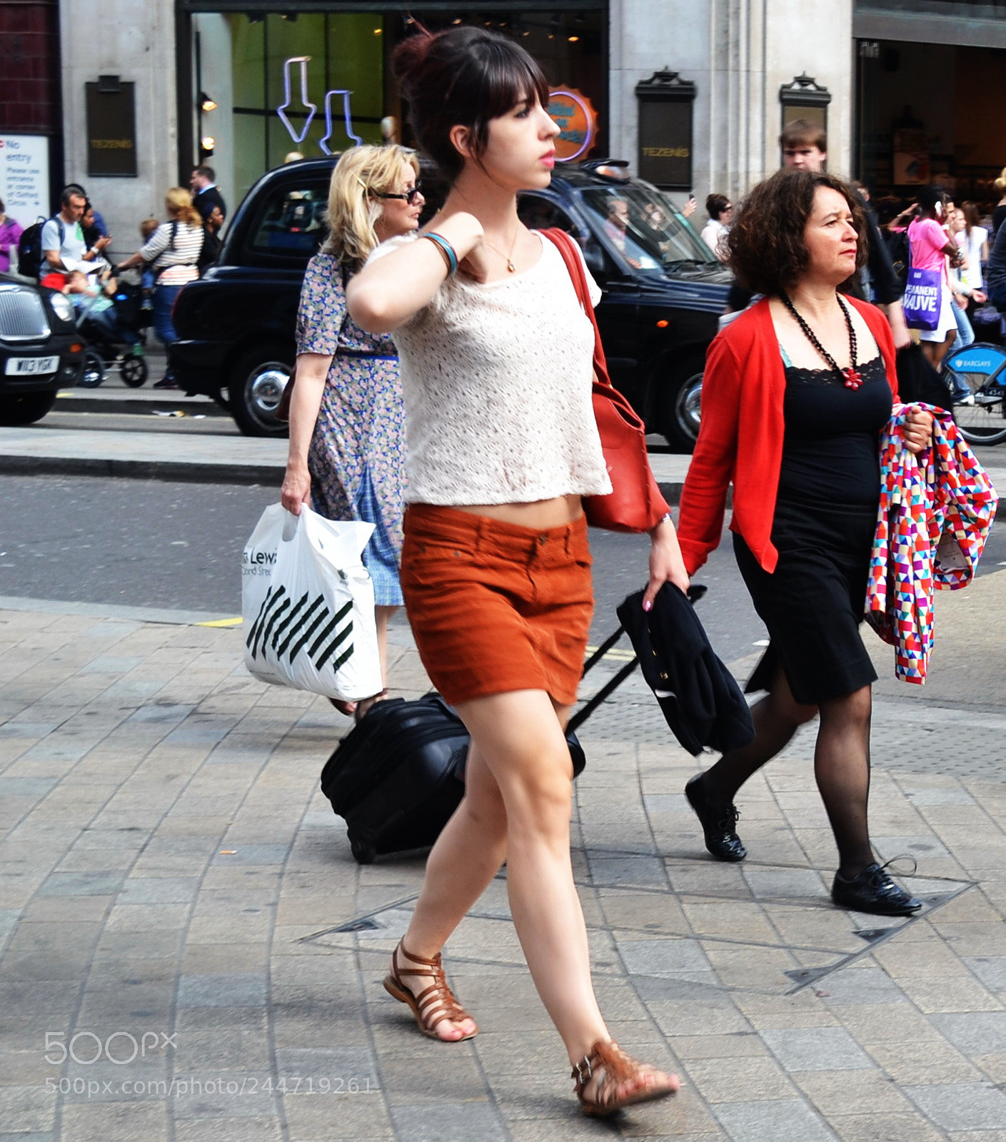 Nikon D3100 sample photo. Streets of london, people photography