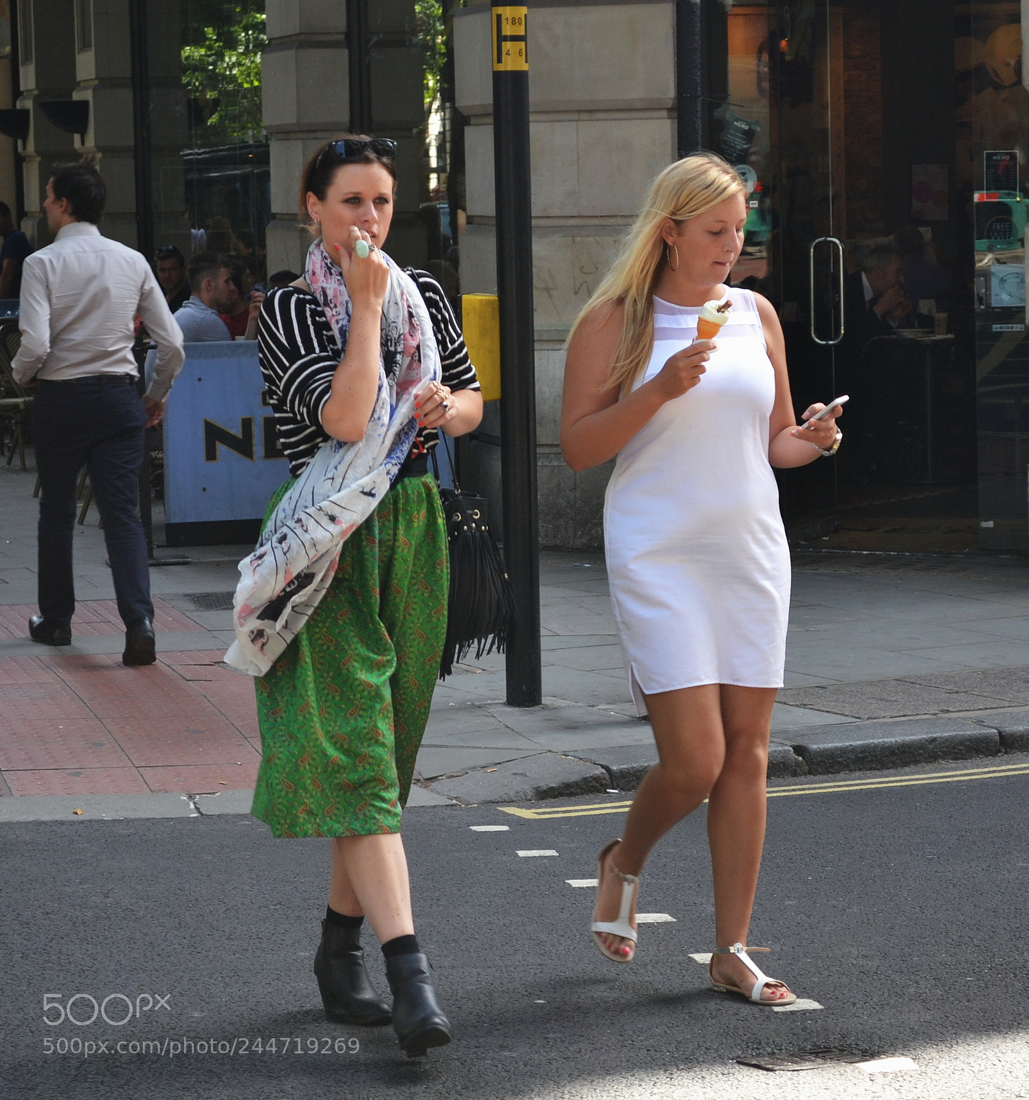 Nikon D3100 sample photo. Streets of london, people photography