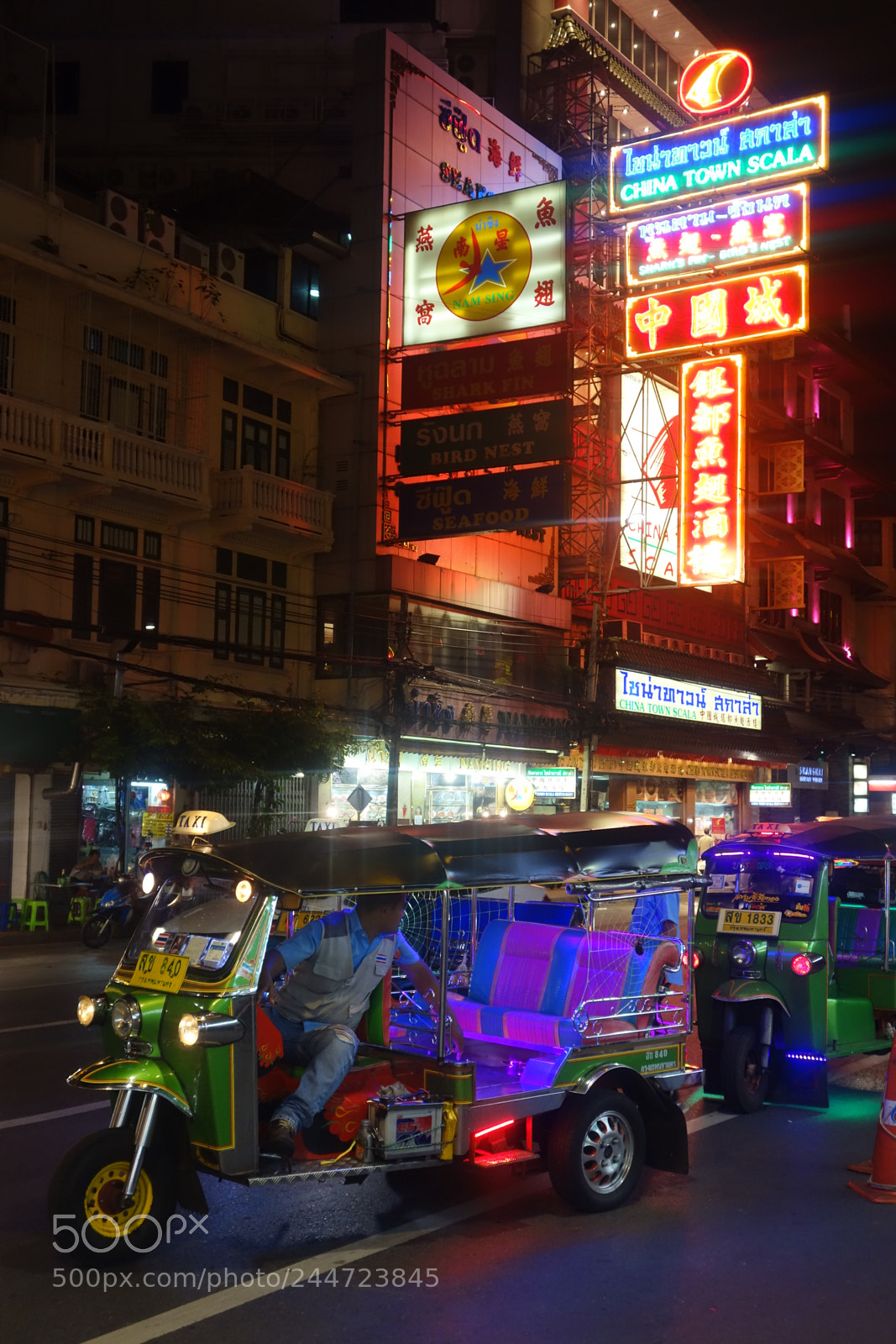 Sony Cyber-shot DSC-RX100 sample photo. Tuk tuk driver at photography