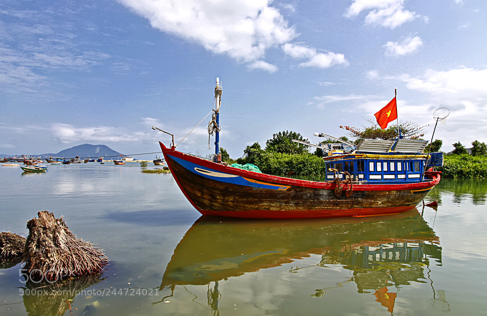 Canon EOS 50D sample photo. Vietnamese fishing boat photography
