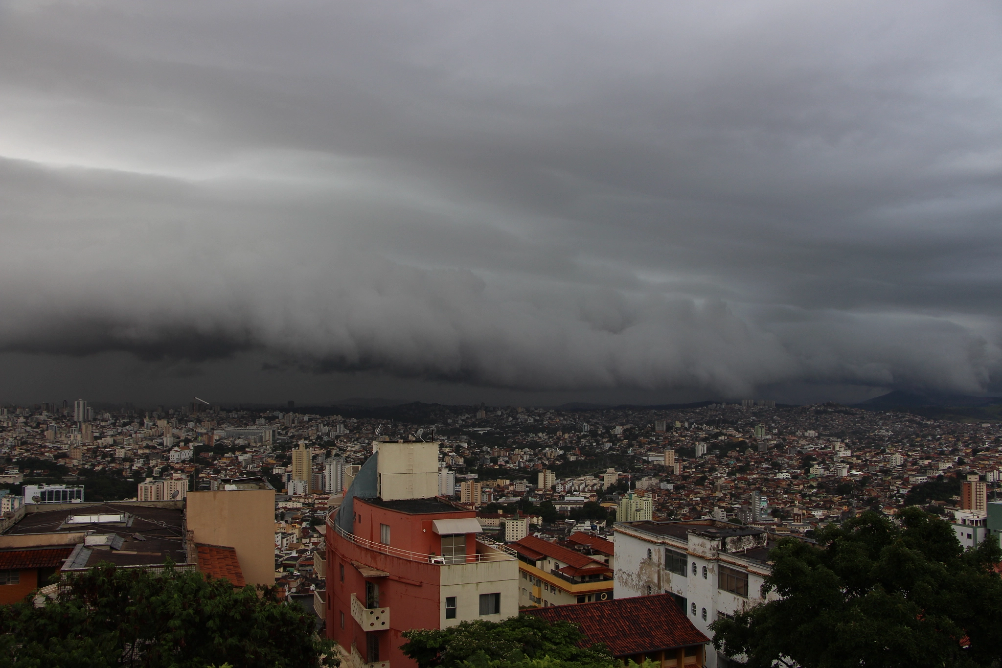Canon EOS 700D (EOS Rebel T5i / EOS Kiss X7i) sample photo. Chuva vindo em bh mg photography