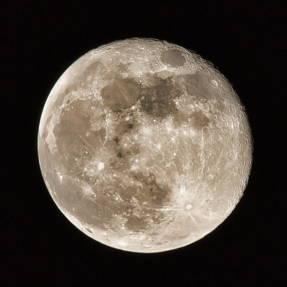 Canon EF 100-400mm F4.5-5.6L IS USM sample photo. Mond photography