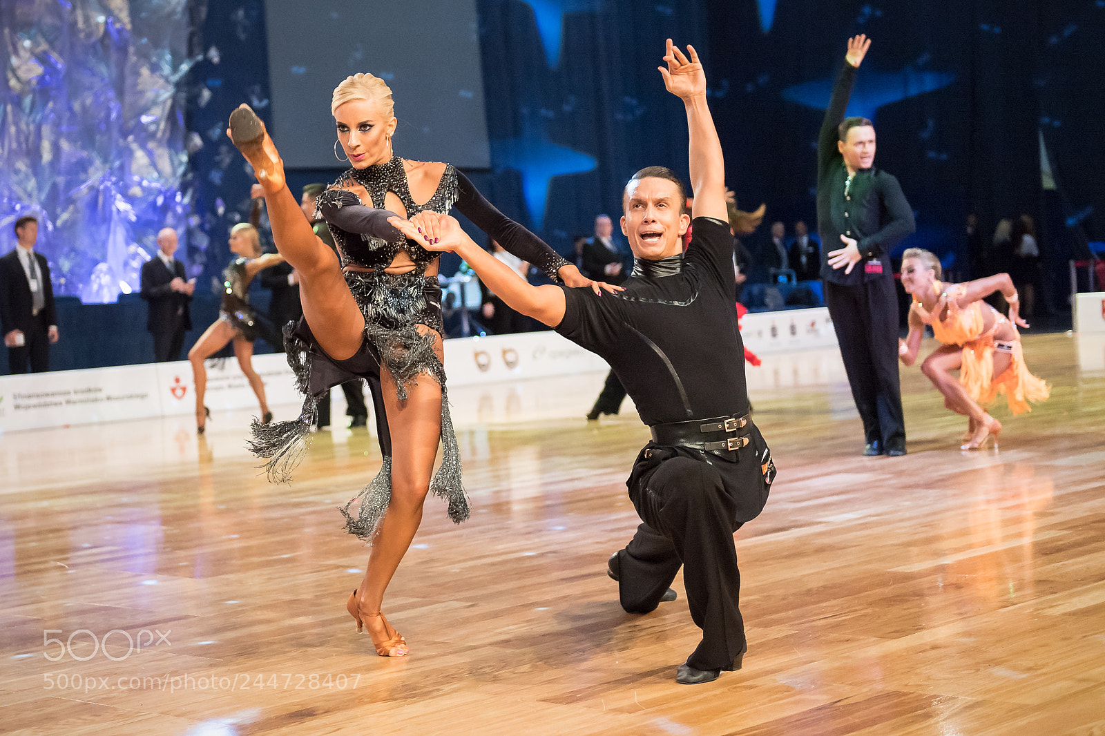 Nikon D5 sample photo. Dancers dancing latin dance photography