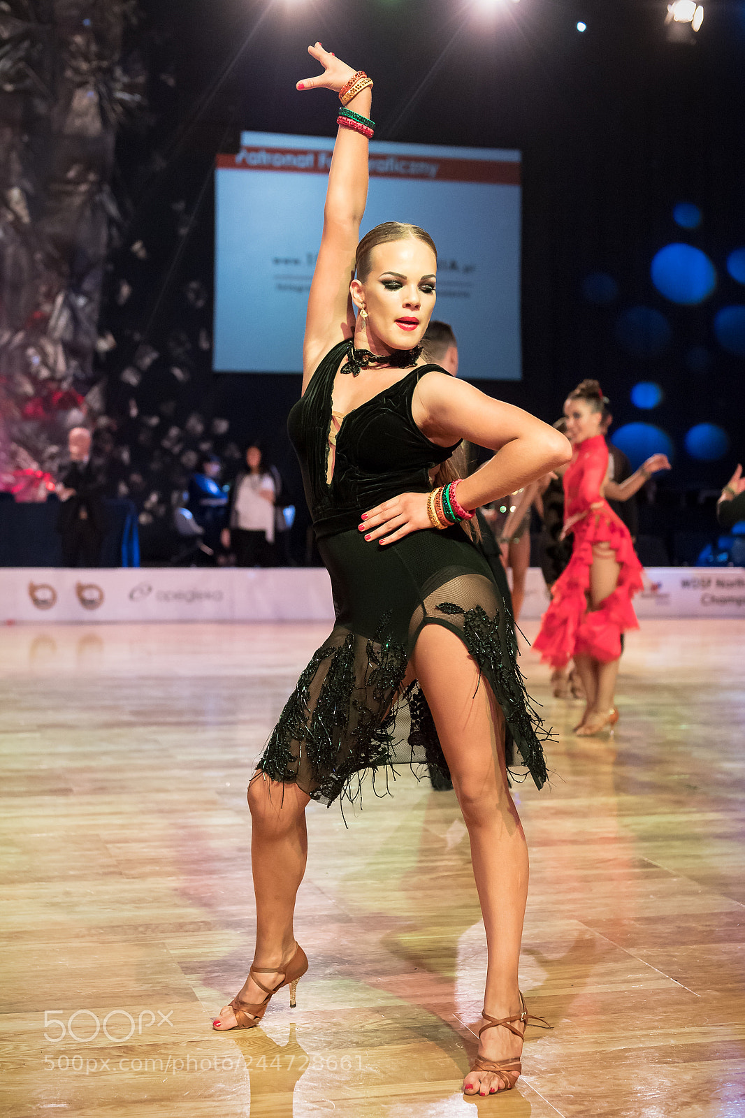 Nikon D5 sample photo. Dancers dancing latin dance photography