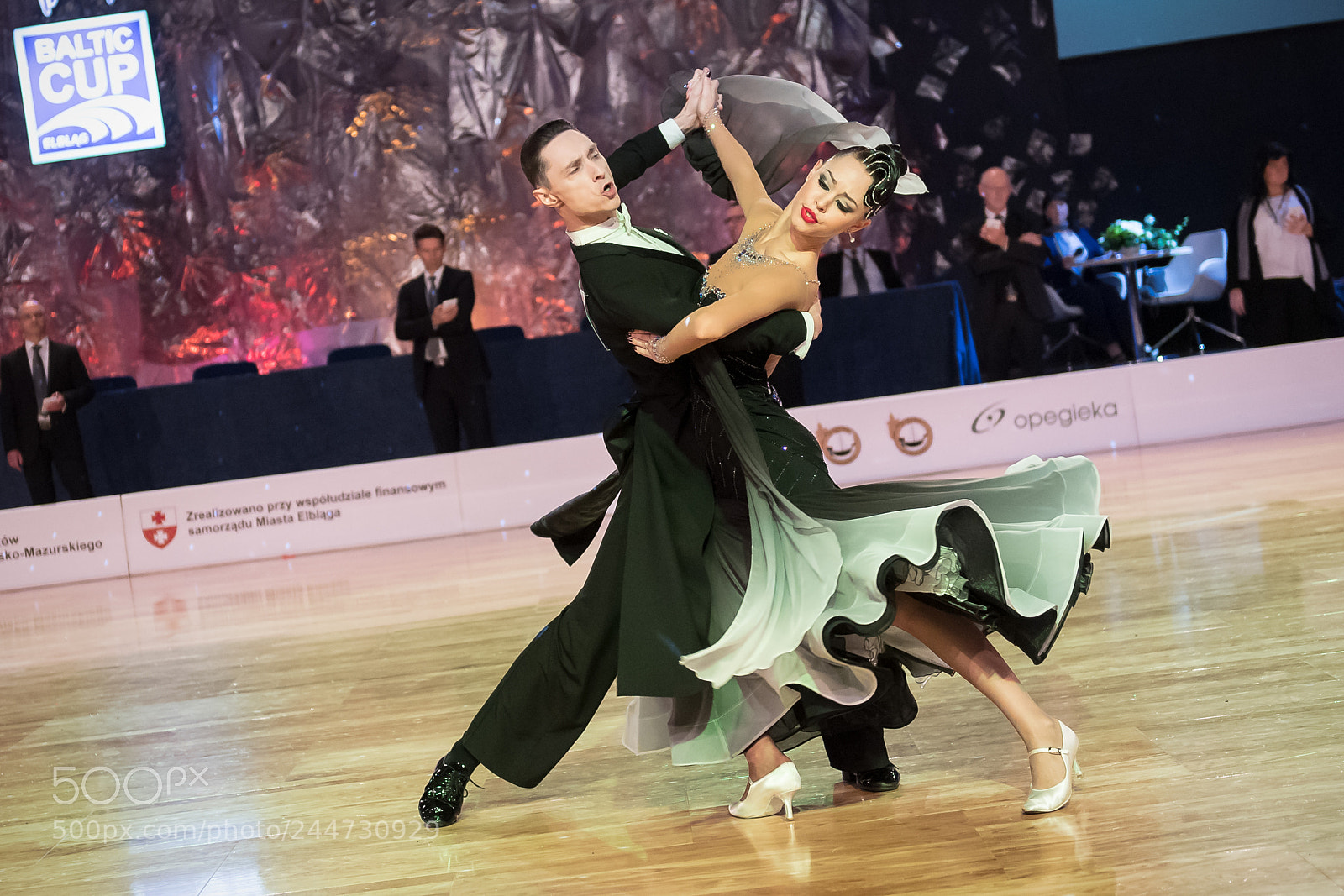 Nikon D5 sample photo. Dancers dancing standard dance photography