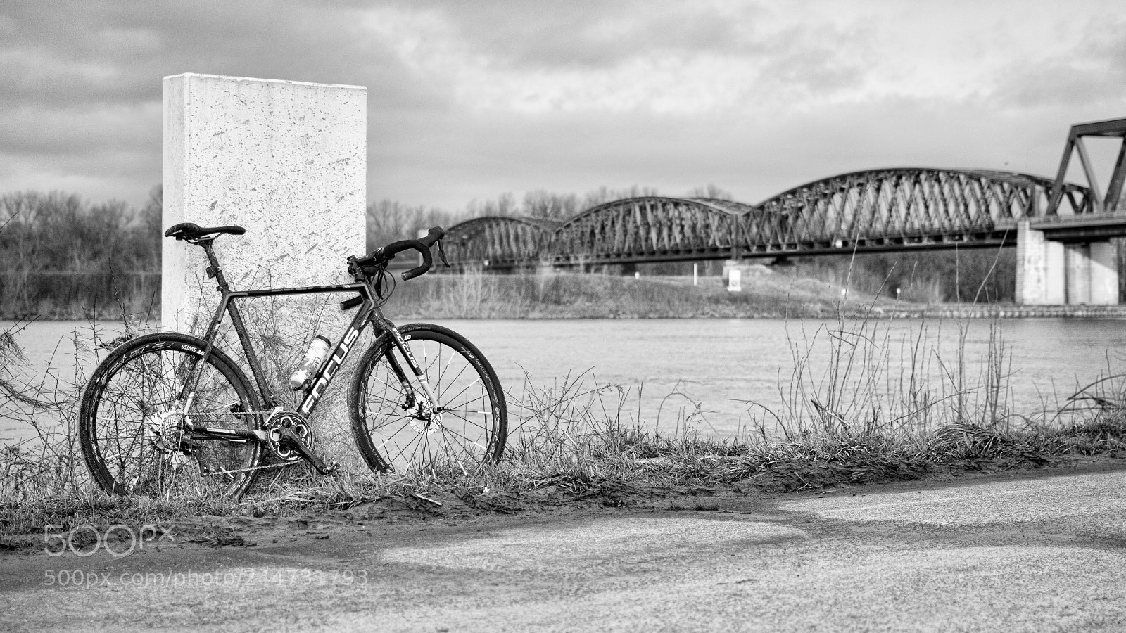 Canon EOS M3 sample photo. The bridge photography