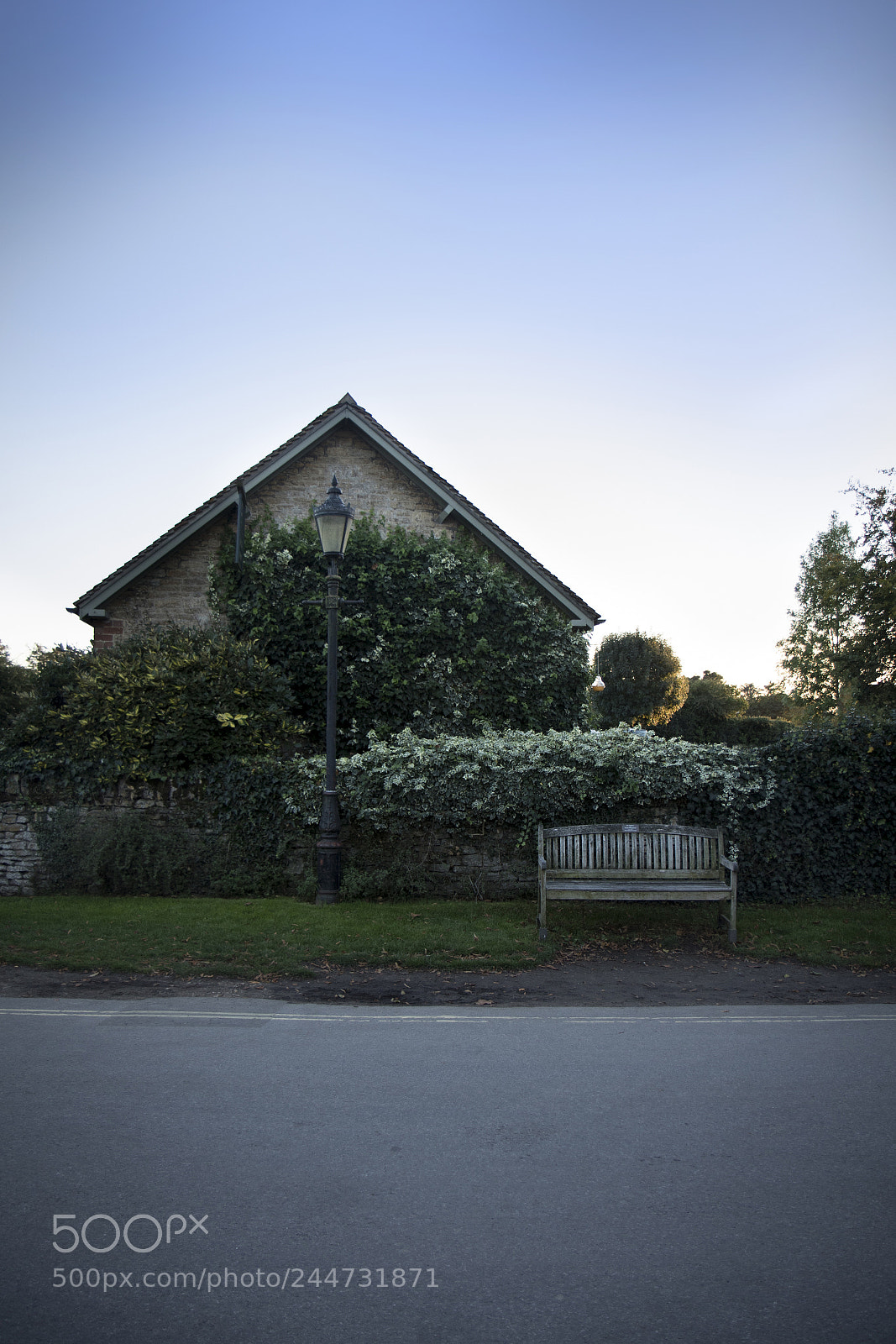 Canon EOS 7D Mark II sample photo. Bus stop photography