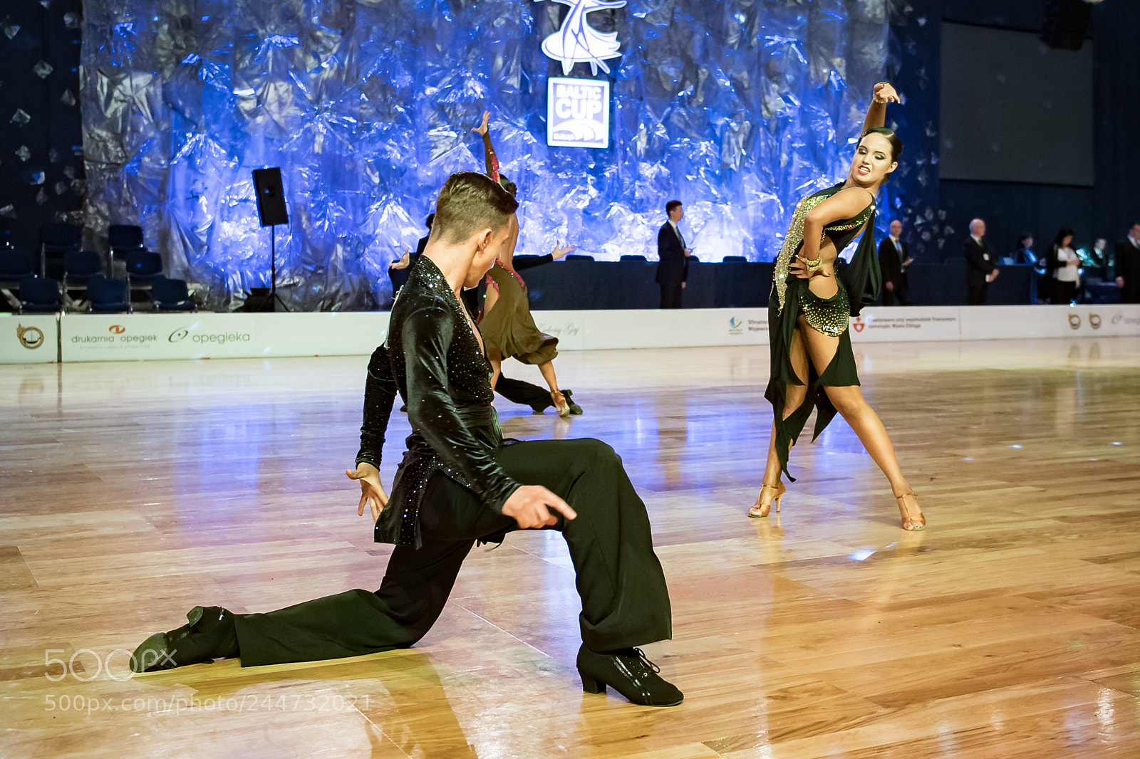 Nikon D5 sample photo. Dancers dancing latin dance photography