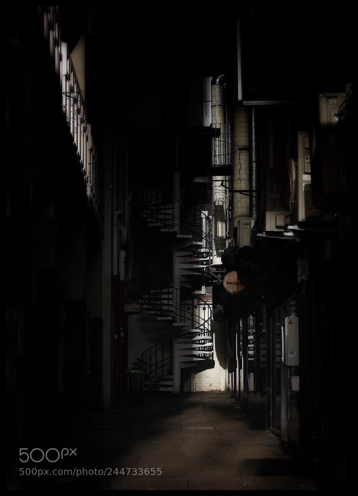 Panasonic Lumix DMC-GF7 sample photo. Alleyway photography