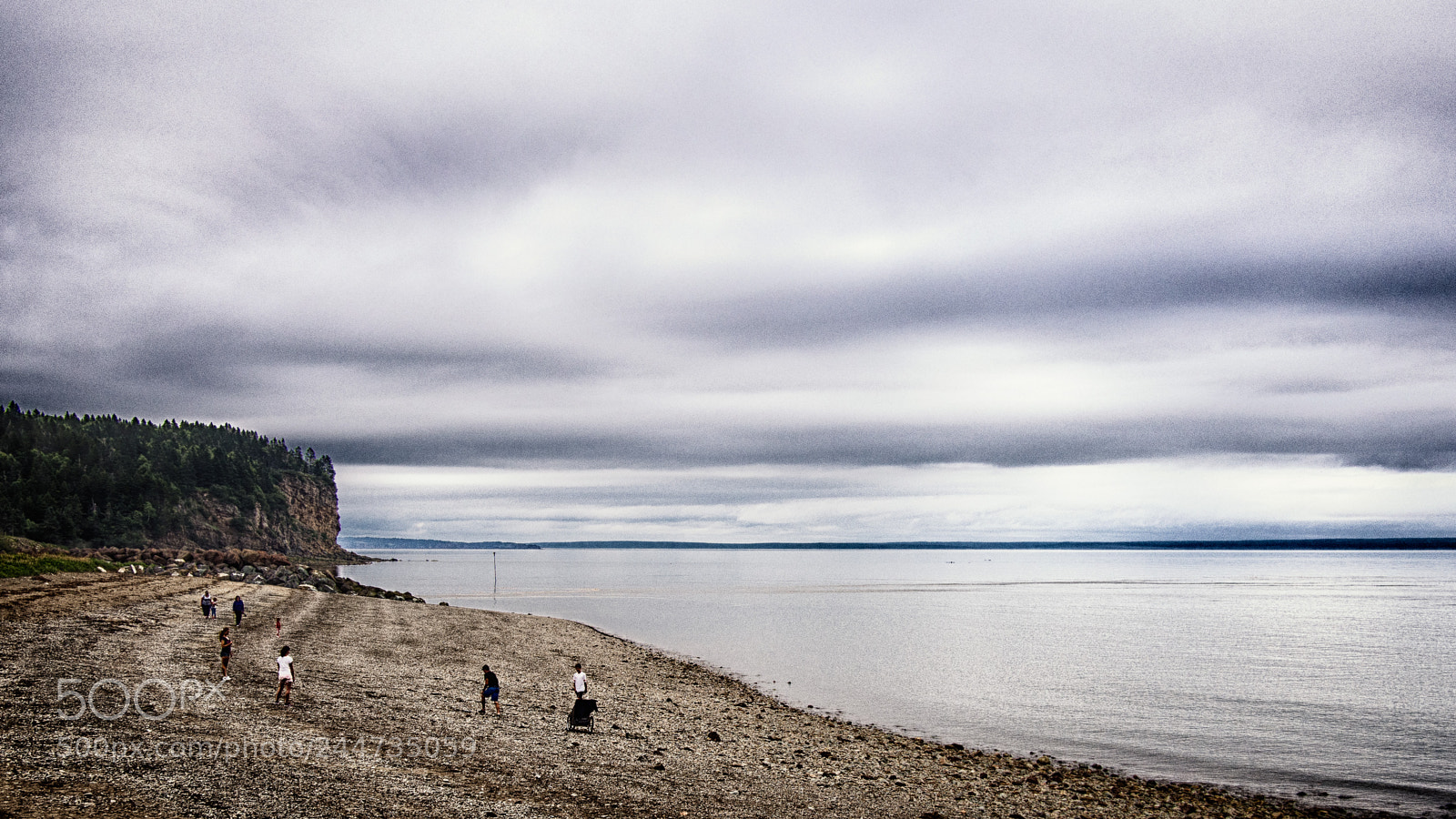 Olympus OM-D E-M5 sample photo. Beach combing (color) photography