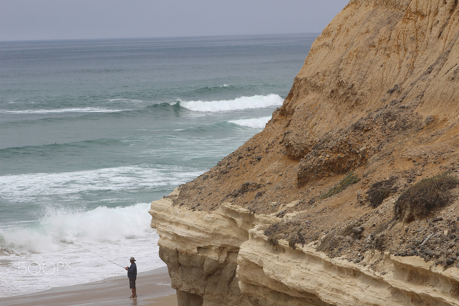 Canon EOS 1200D (EOS Rebel T5 / EOS Kiss X70 / EOS Hi) + EF75-300mm f/4-5.6 sample photo. Fishing for the gnarly waves photography