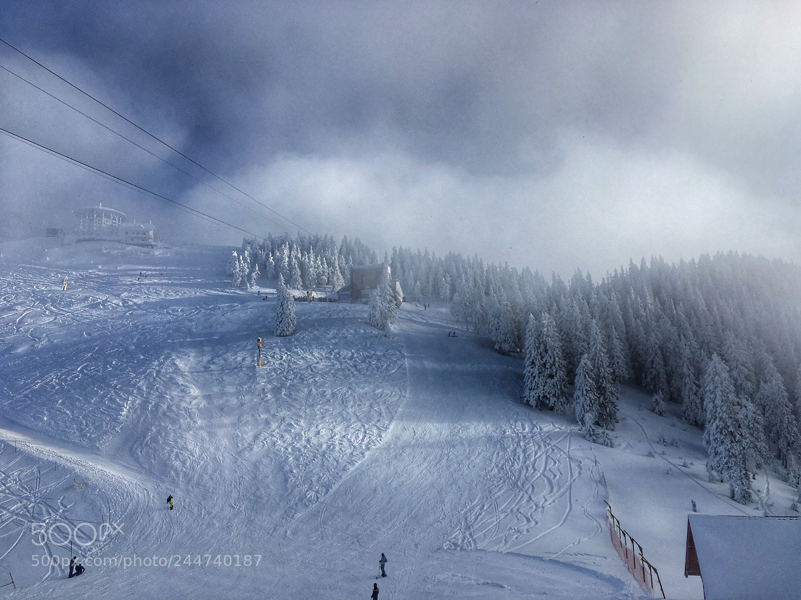 Apple iPhone SE sample photo. Skiing photography