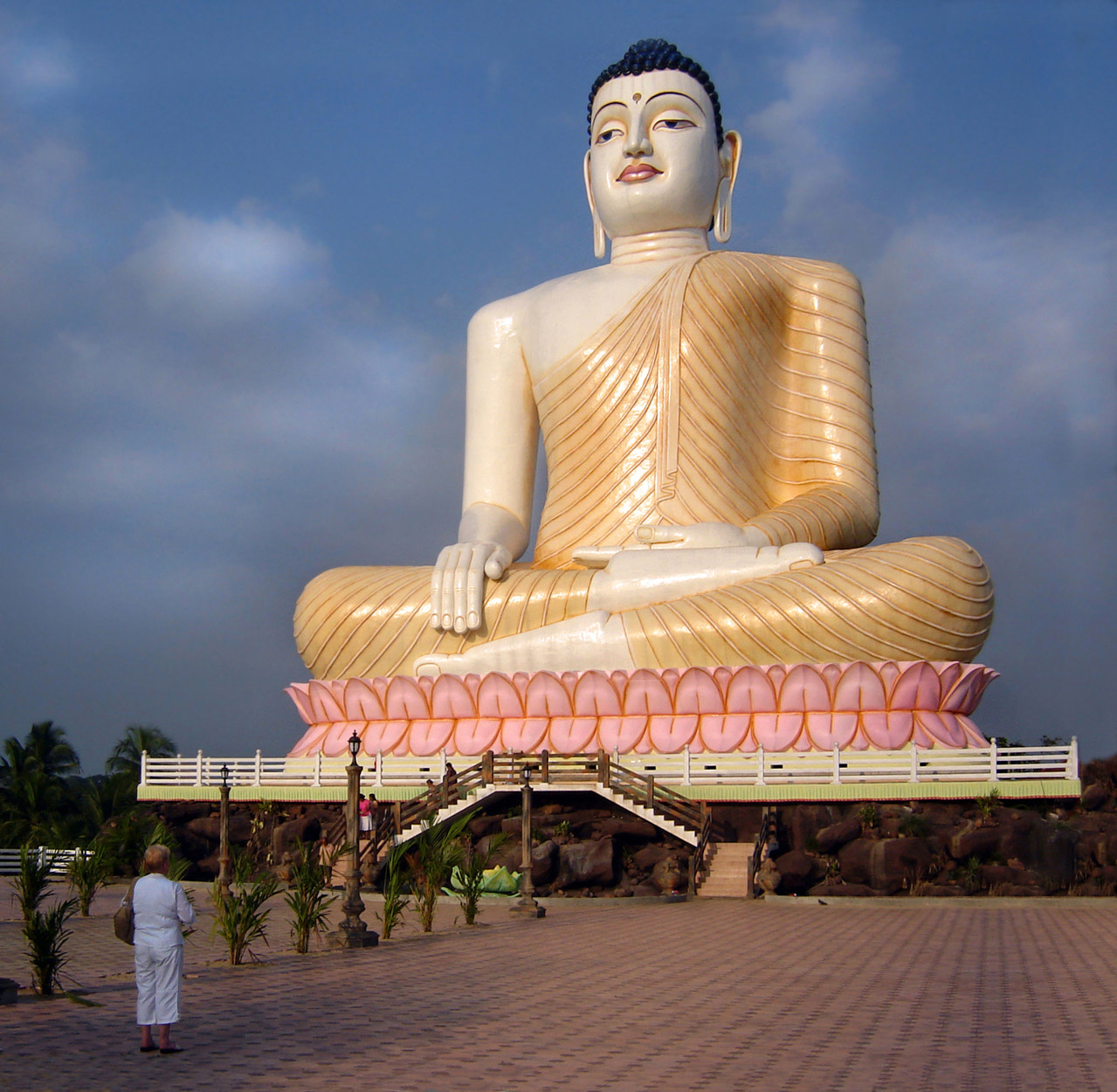 Sony DSC-S90 sample photo. Sri lanka buddha photography