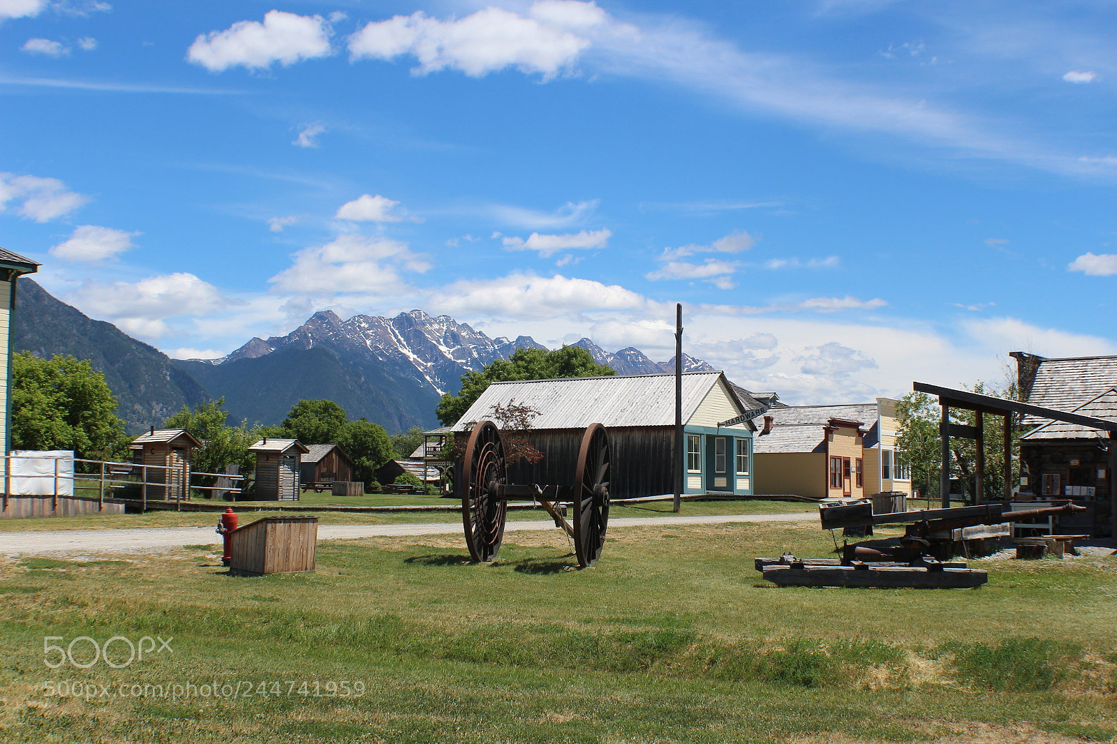 Canon EOS 1200D (EOS Rebel T5 / EOS Kiss X70 / EOS Hi) sample photo. Fort steele at its photography