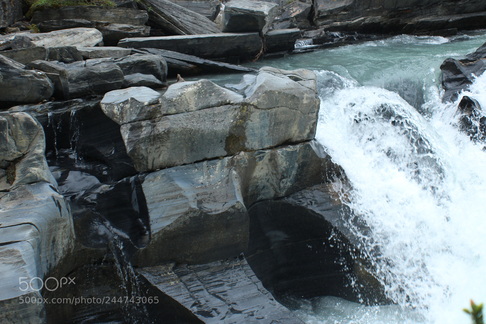 Canon EOS 1200D (EOS Rebel T5 / EOS Kiss X70 / EOS Hi) sample photo. Closeup on a river photography