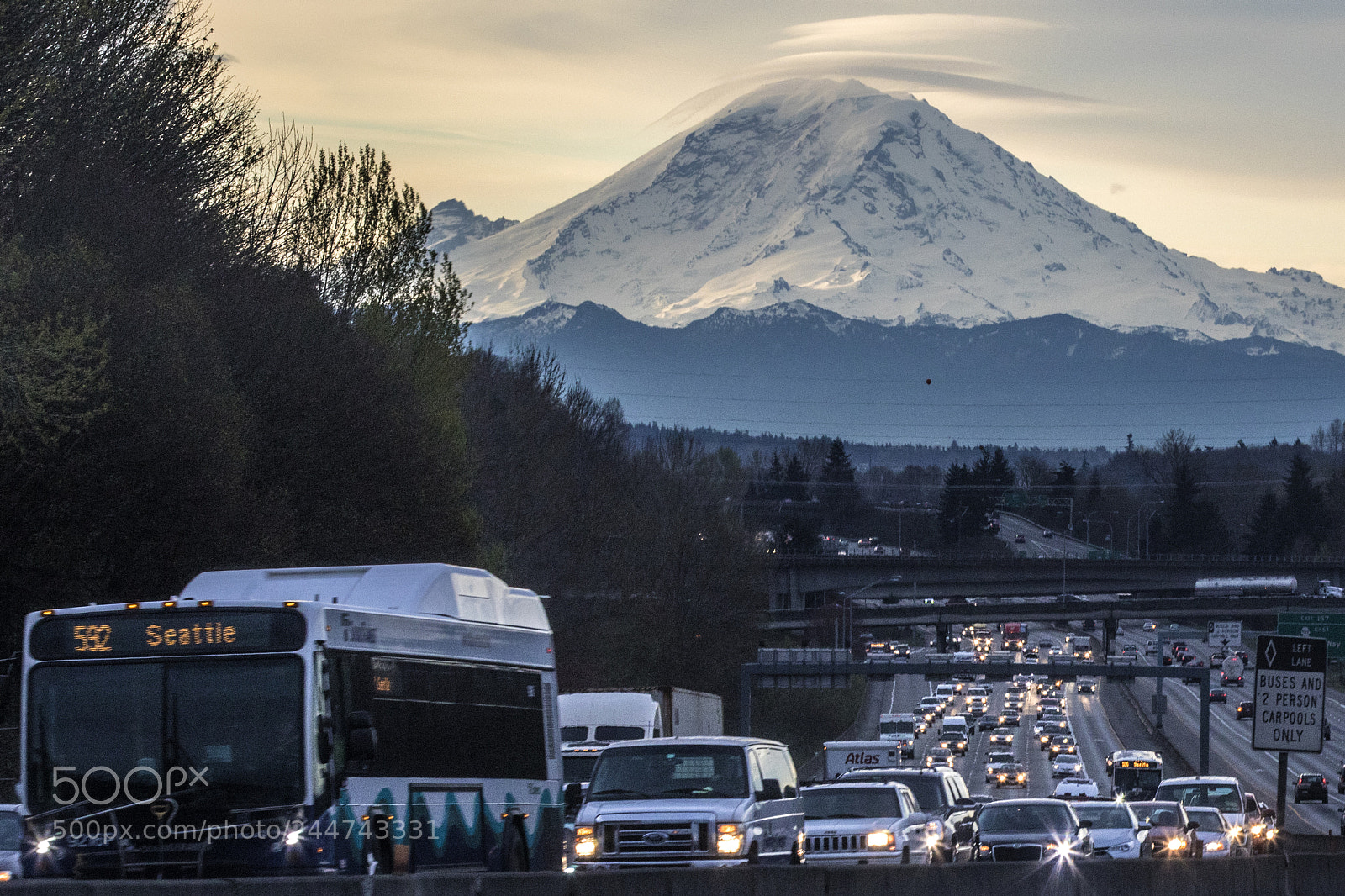 Canon EOS 7D Mark II sample photo. Seattle traffic and mount photography