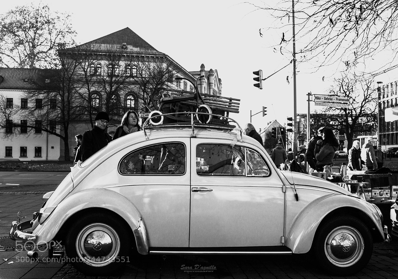Canon EOS 100D (EOS Rebel SL1 / EOS Kiss X7) sample photo. German streetlife photography