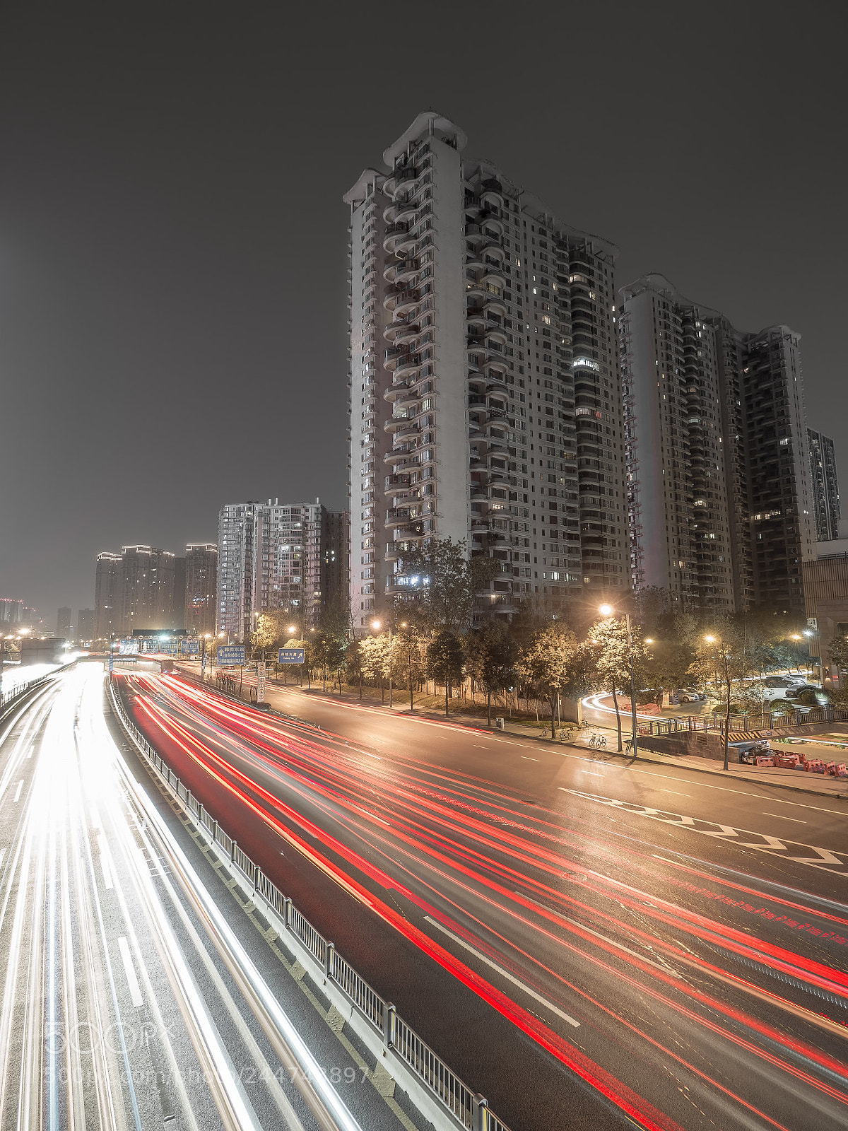 Olympus OM-D E-M10 sample photo. City traffic at night photography