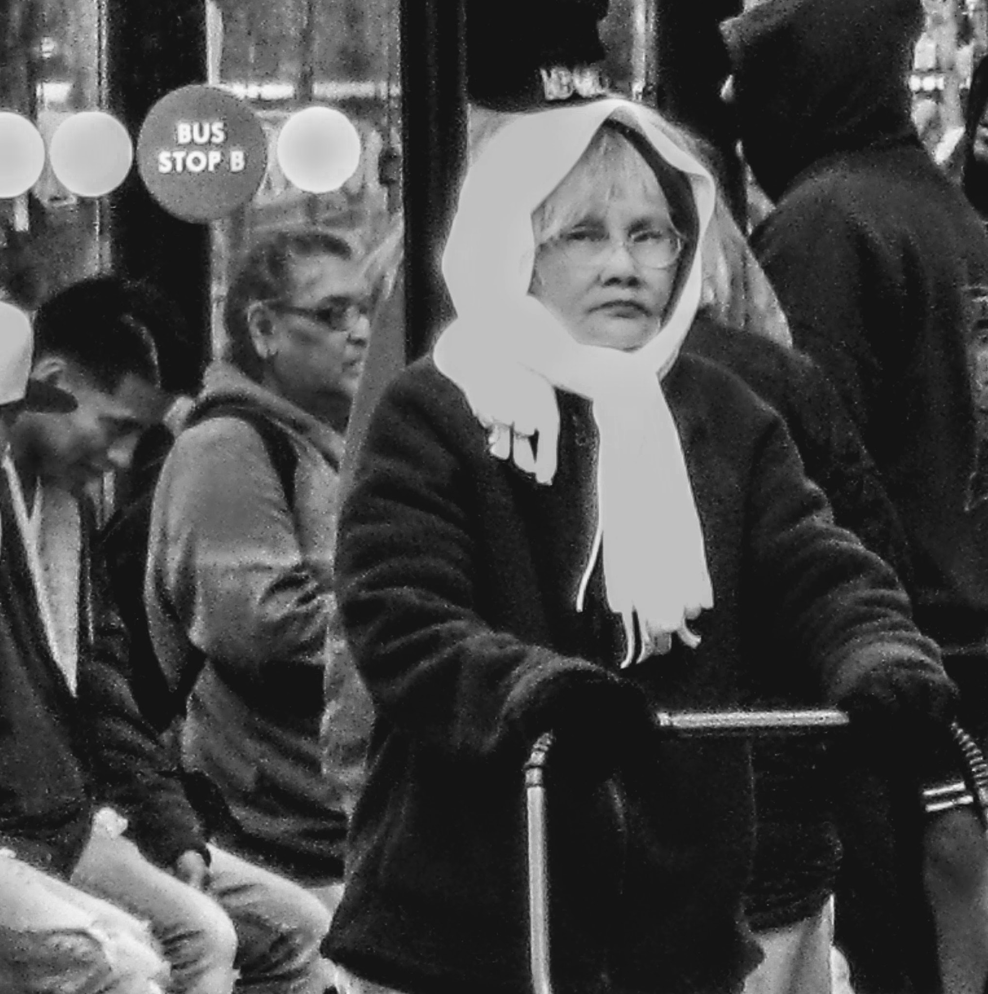 Canon PowerShot A590 IS sample photo. ..queen of bus stop b.. photography