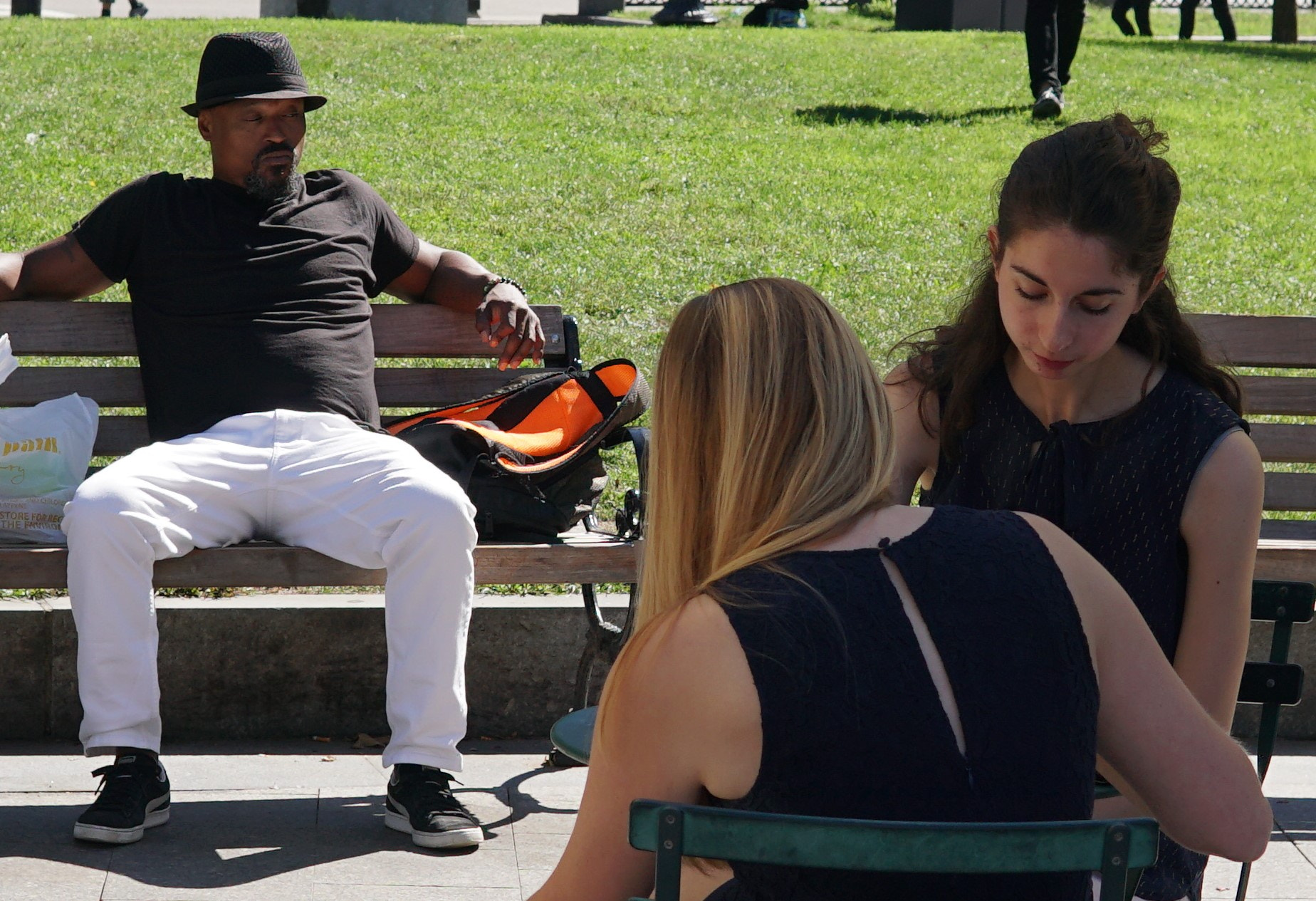 Sony a6500 + Sigma 30mm F1.4 DC DN | C sample photo. Lunch on the boston common photography