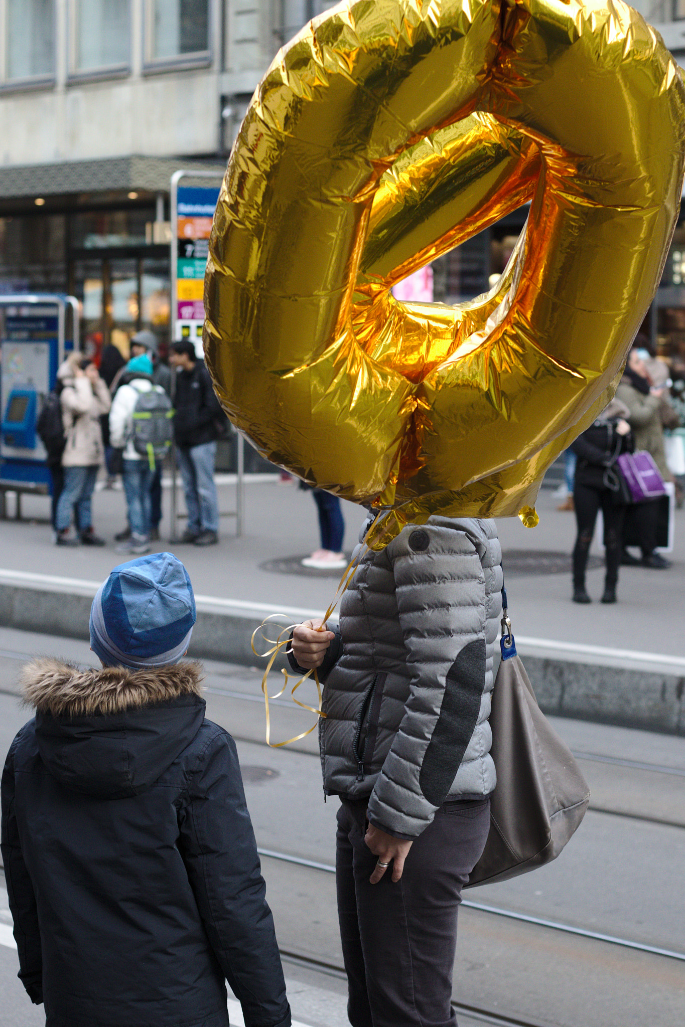 Canon EOS M6 + Canon EF 50mm F1.8 STM sample photo. My mom is a baloon photography