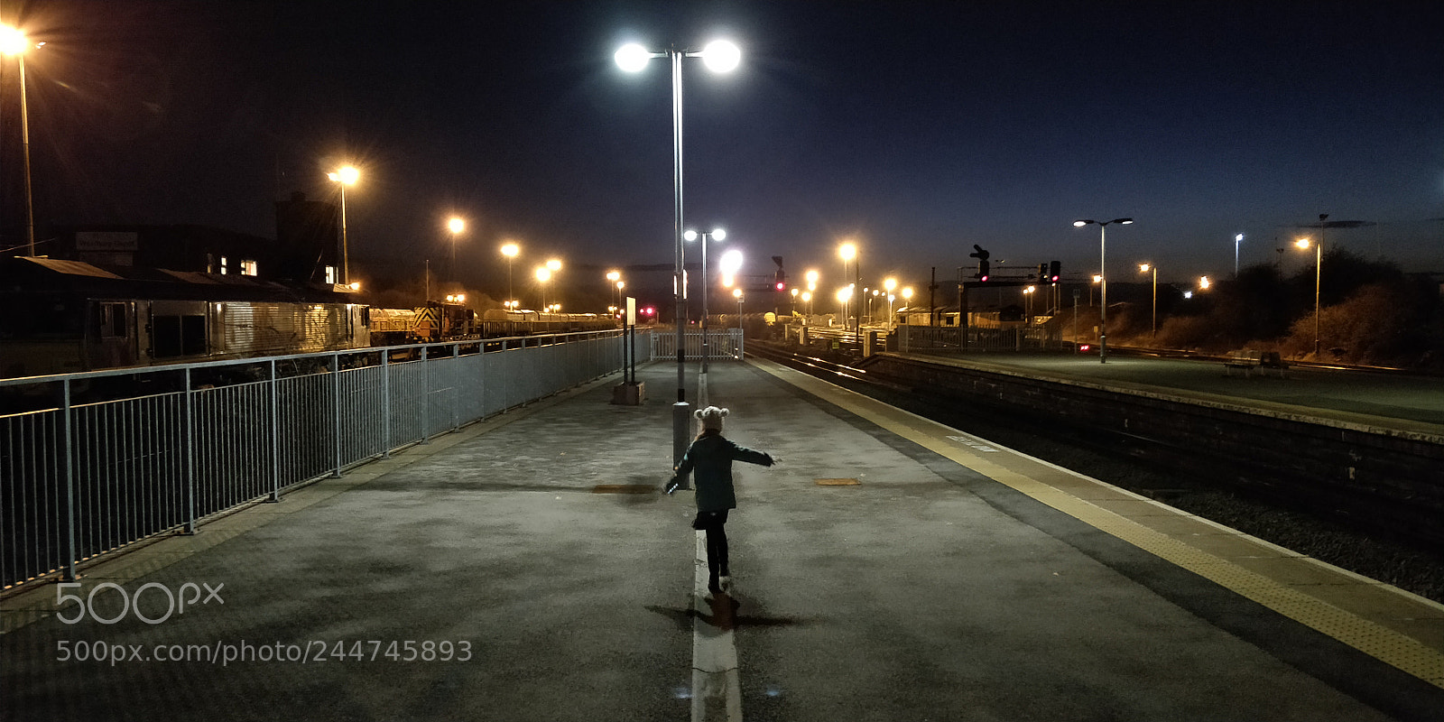 OnePlus 5T sample photo. Tip toes photography