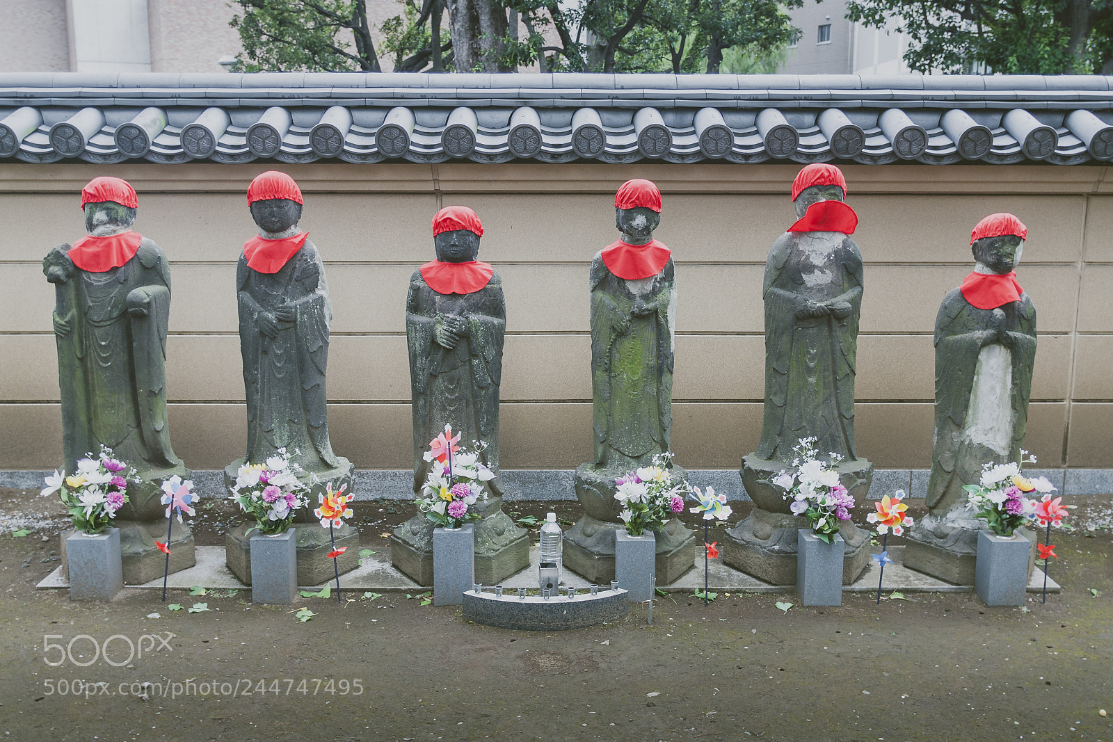 Canon EOS 450D (EOS Rebel XSi / EOS Kiss X2) sample photo. Jizo figures photography