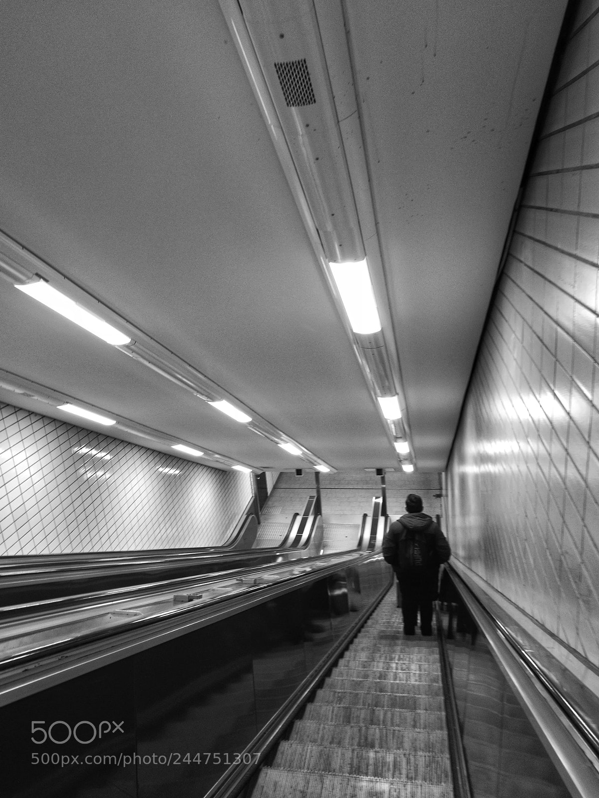 HUAWEI Honor 8 sample photo. Escalator photography
