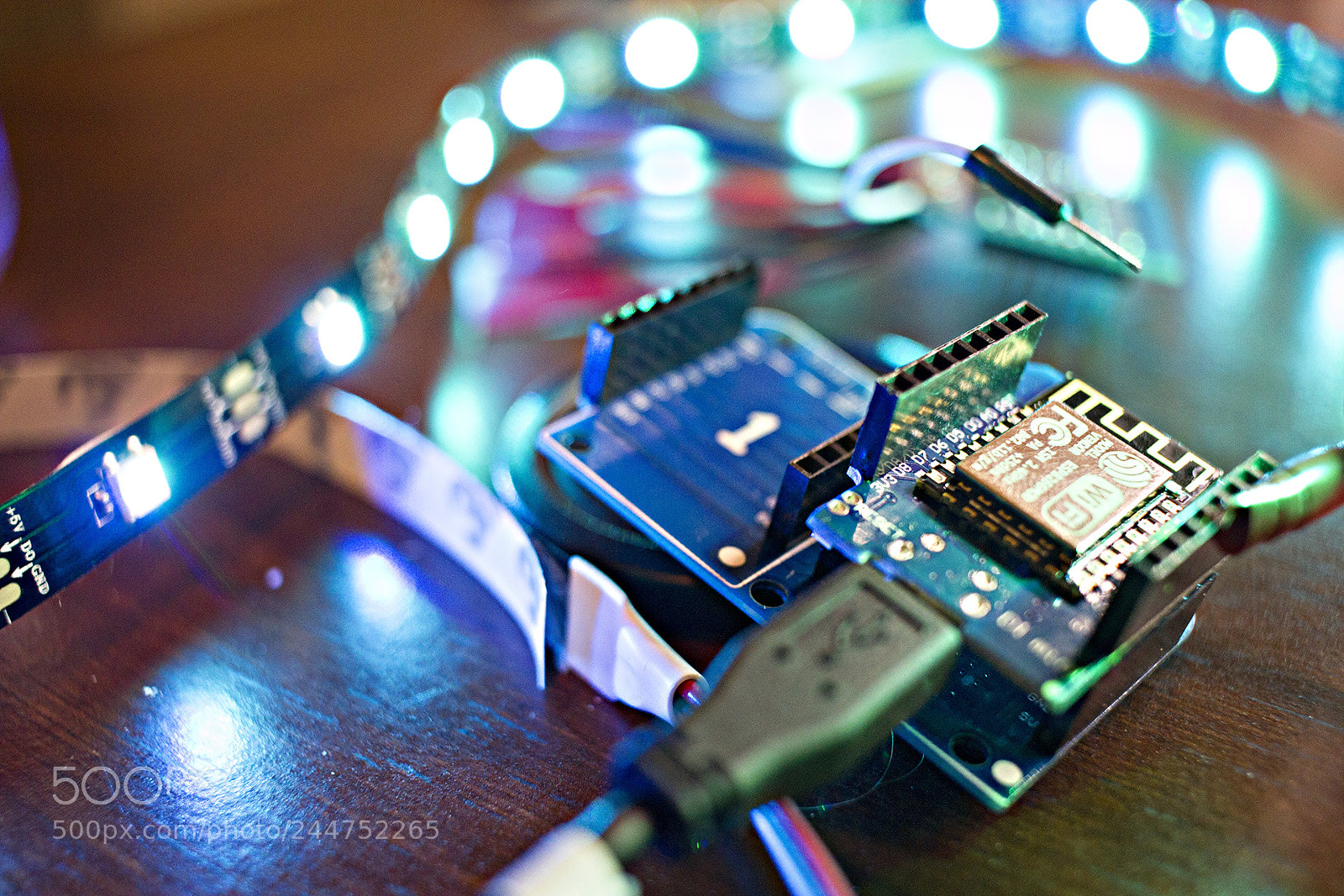 Canon EOS 550D (EOS Rebel T2i / EOS Kiss X4) sample photo. Neopixels photography