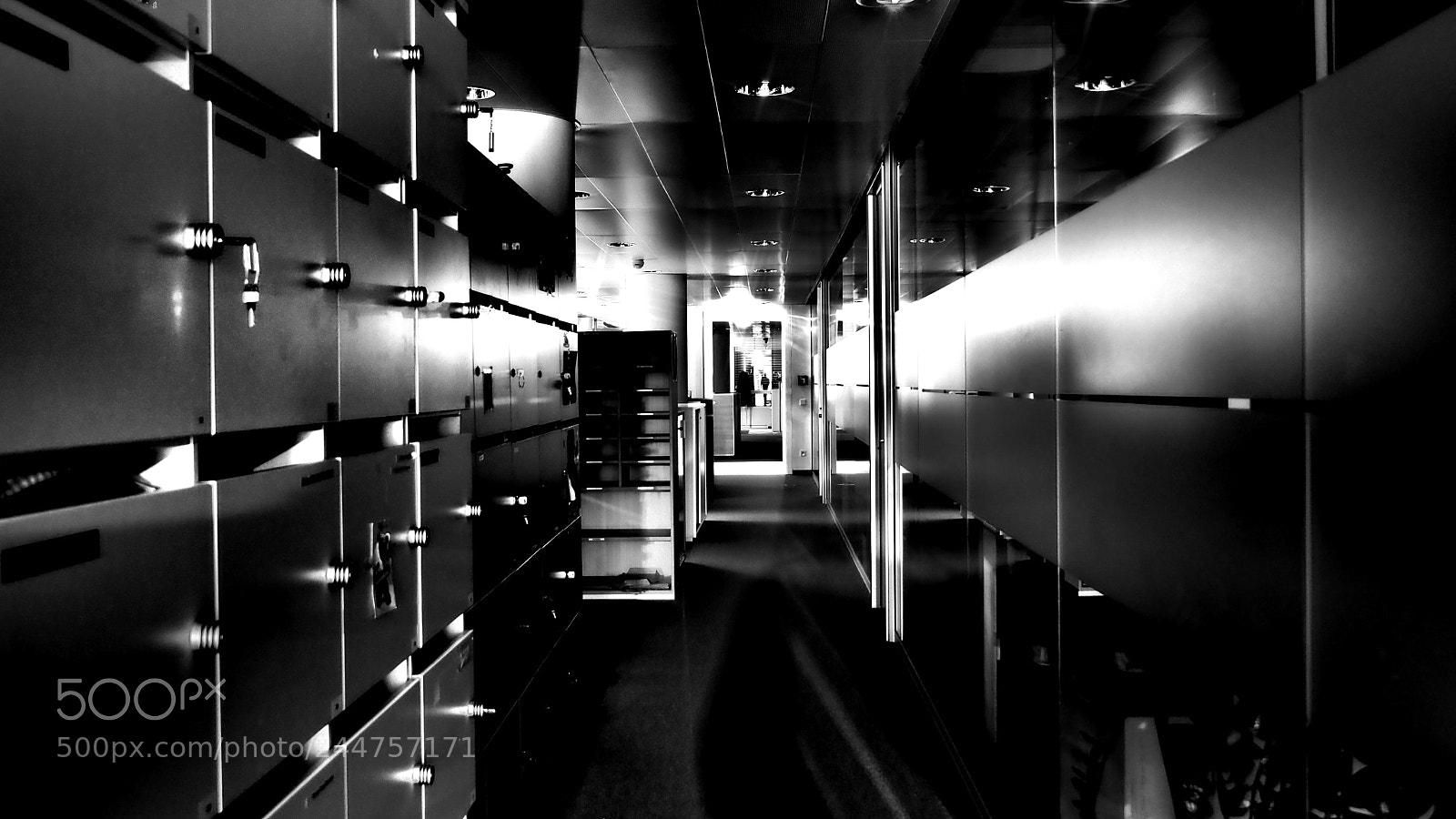Olympus OM-D E-M10 sample photo. Slender man´s approach photography