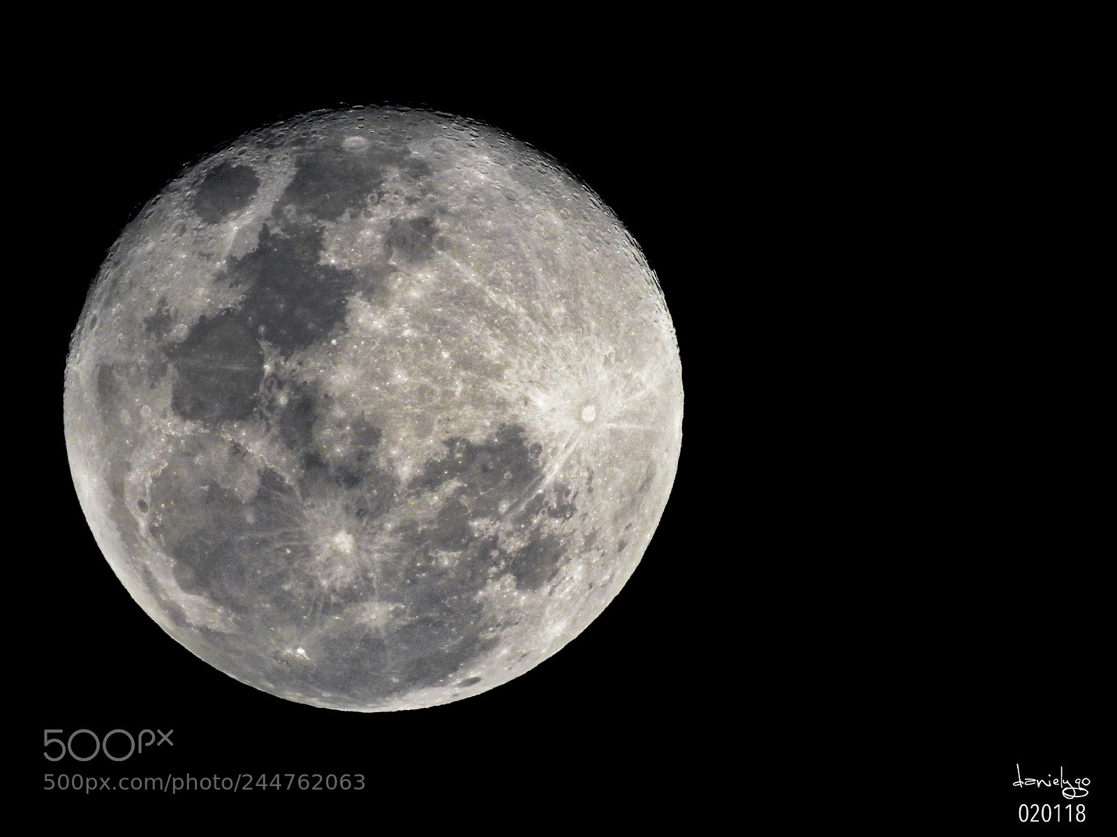 Nikon Coolpix P900 sample photo. Beautiful moon photography