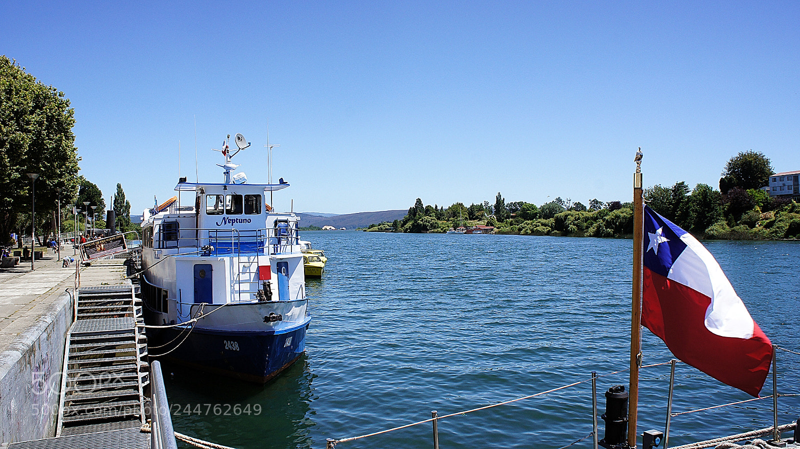 Sony Alpha NEX-3 sample photo. River and boats. photography