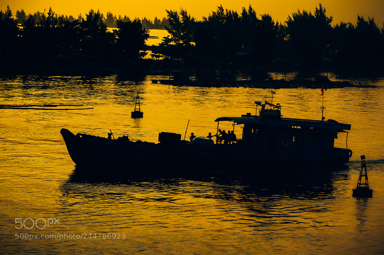 Canon EOS 77D (EOS 9000D / EOS 770D) sample photo. Human and ocean photography