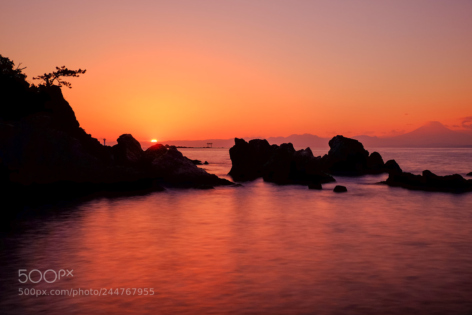 Fujifilm X-T1 sample photo. Red sunset tori gate photography