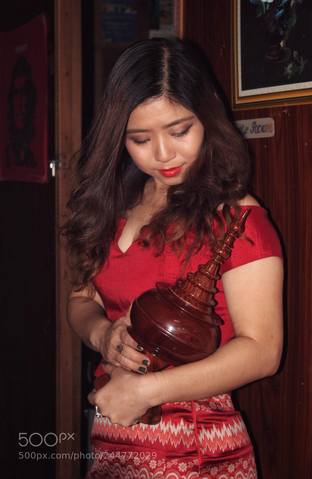Canon EOS 1300D (EOS Rebel T6 / EOS Kiss X80) sample photo. Red dress lady. photography