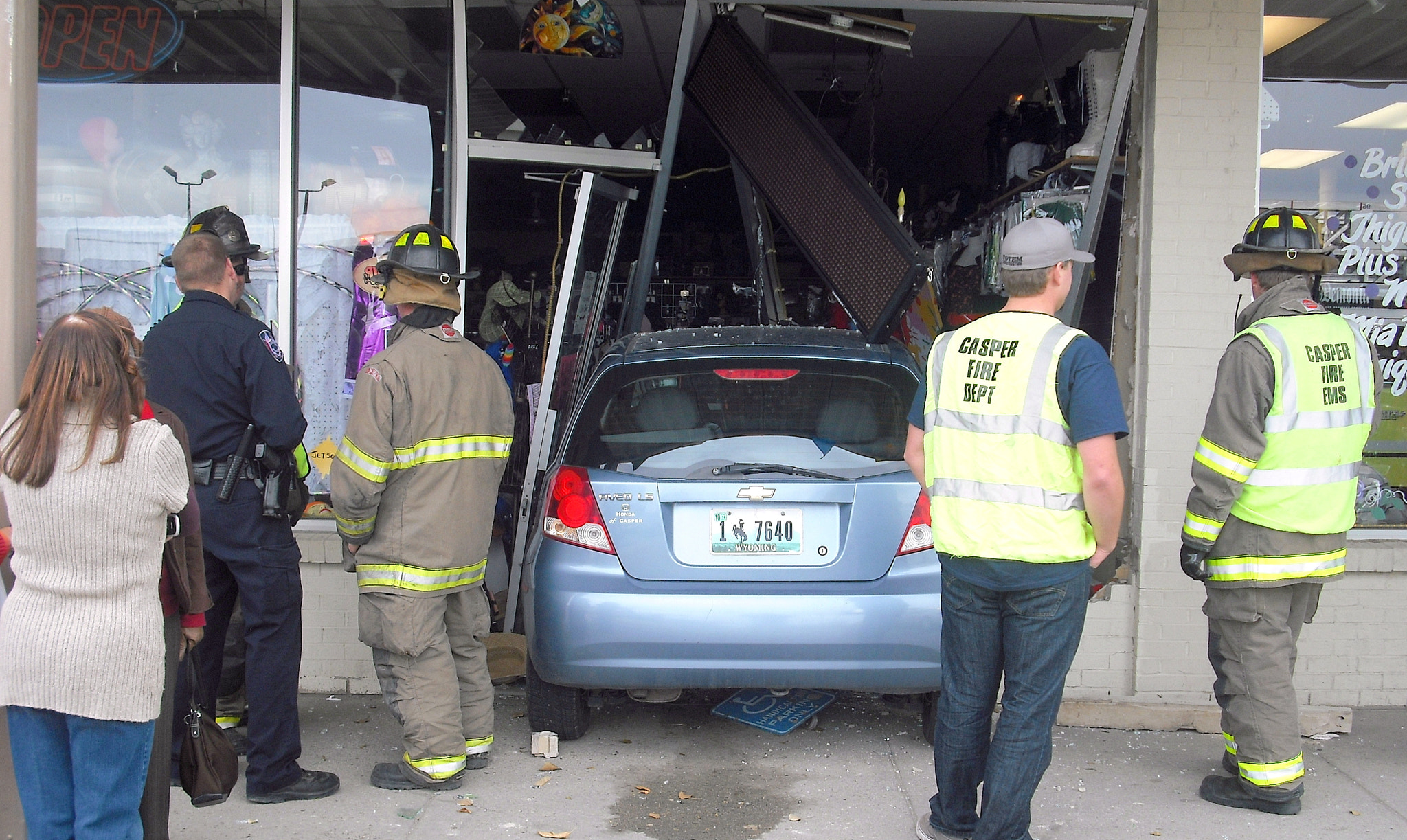 Fujifilm FinePix J10 sample photo. Car into store accident. photography