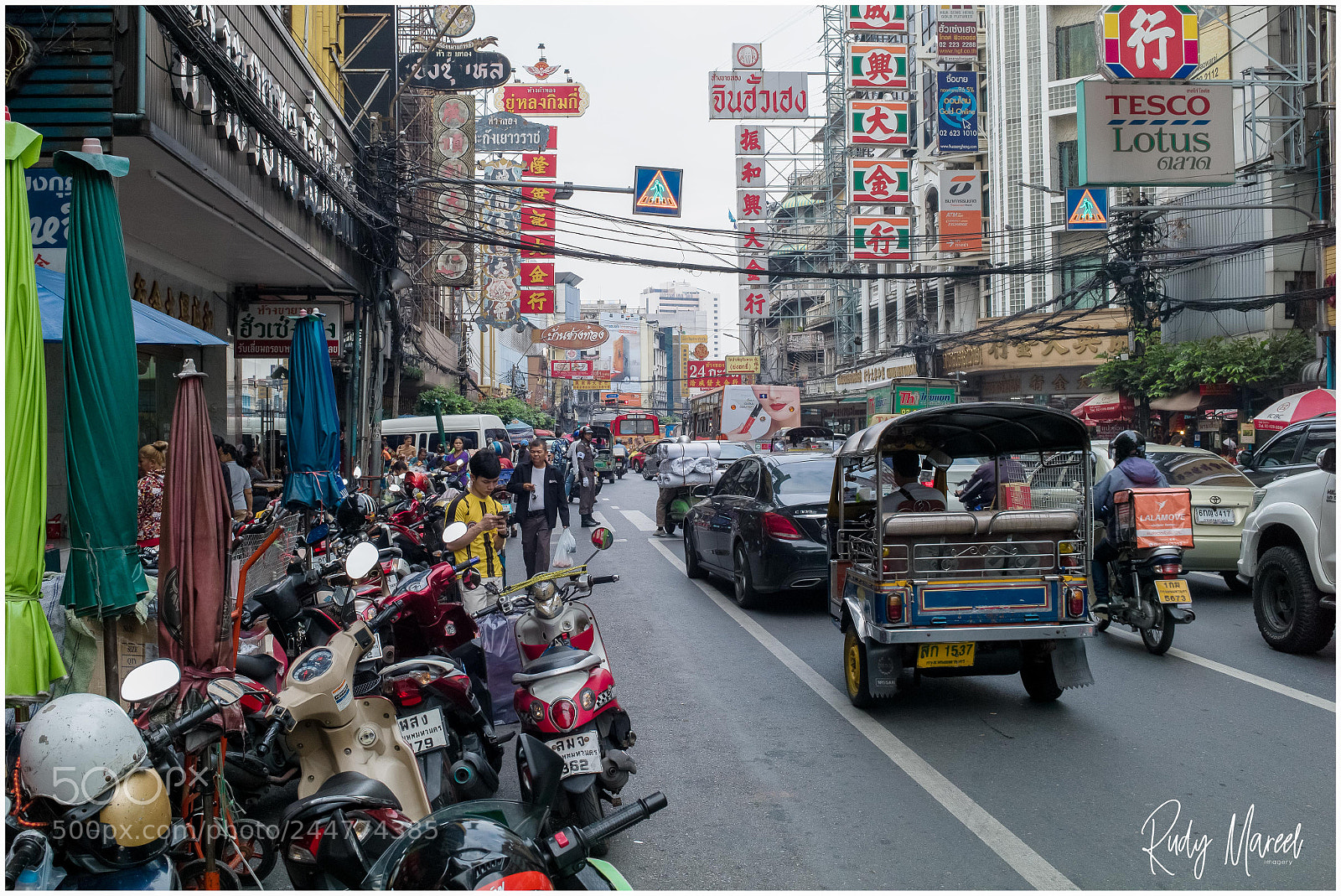 Leica M9 sample photo. Vignette of lively bangkok photography