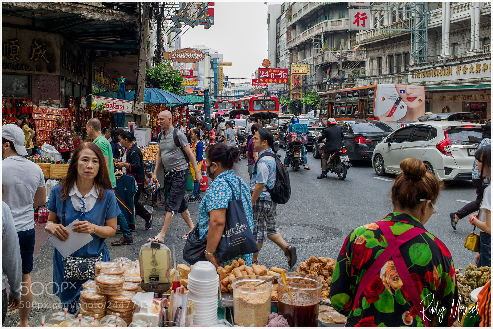 Leica M9 sample photo. Vignette of lively bangkok photography