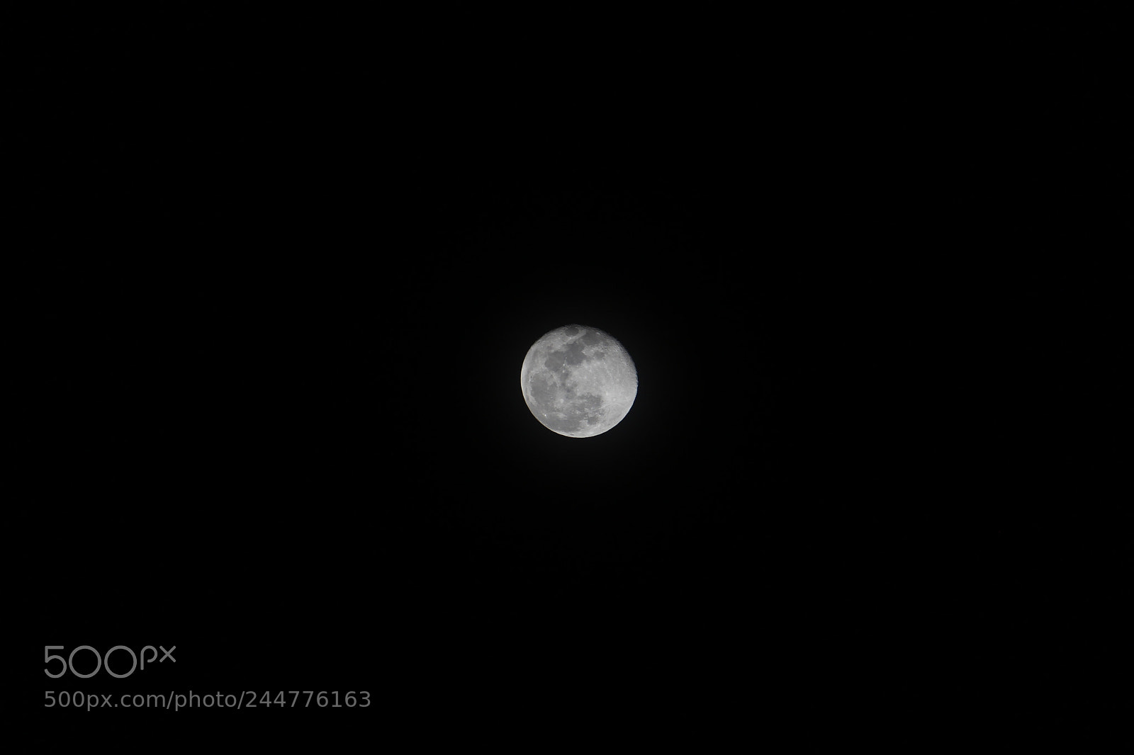 Canon EF-S 55-250mm F4-5.6 IS II sample photo. Moon photography